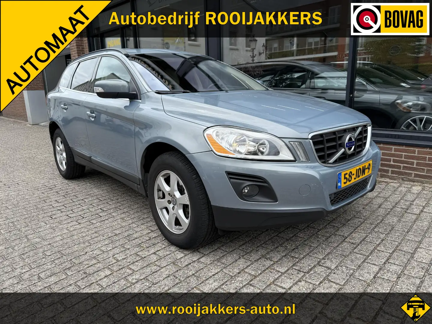 Volvo XC60 2.4 D5 AWD Momentum Blauw - 1