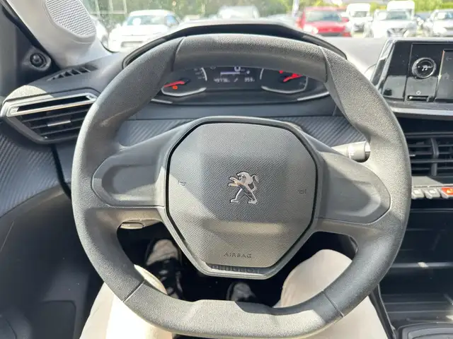Peugeot 208 view 7