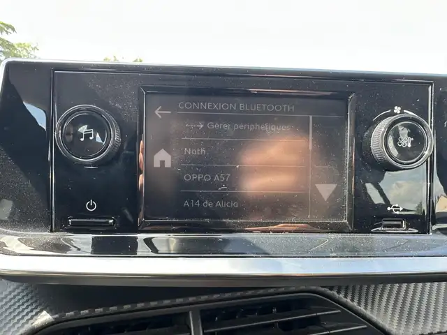 Peugeot 208 view 13