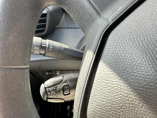 Peugeot 208 view 9