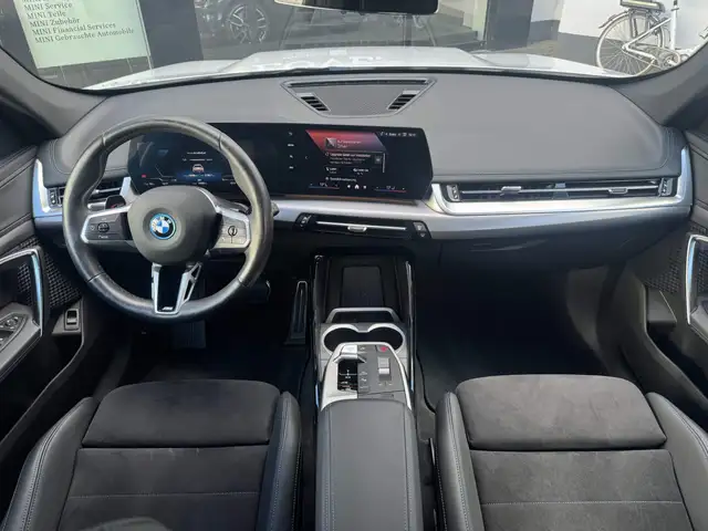 BMW iX1 view 3