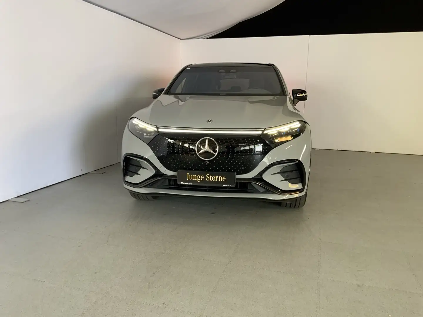 Mercedes-Benz EQS SUV EQS 580 4M SUV AMG Premium+ Hyperscreen AHK 360 Grau - 2