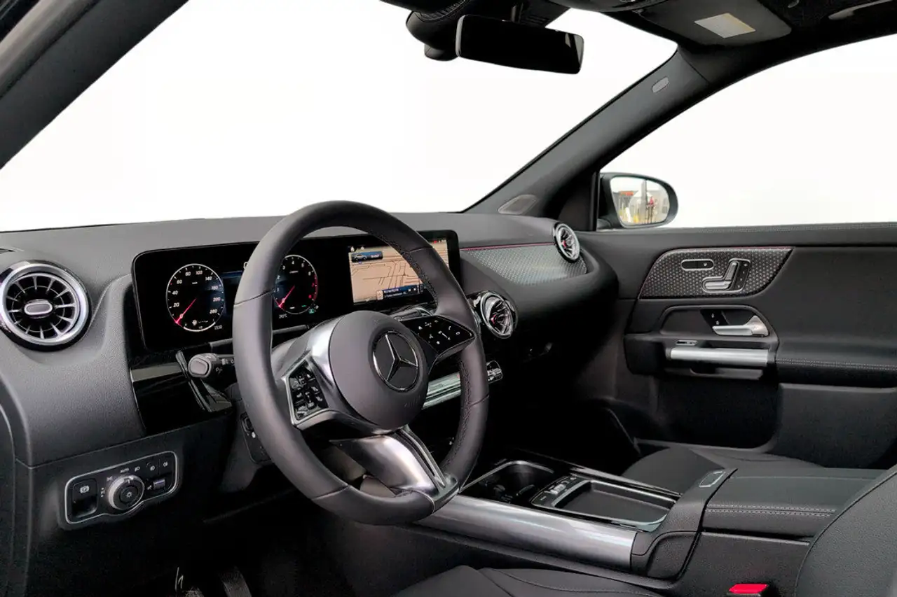 Mercedes-Benz GLA снимка Mercedes-Benz GLA