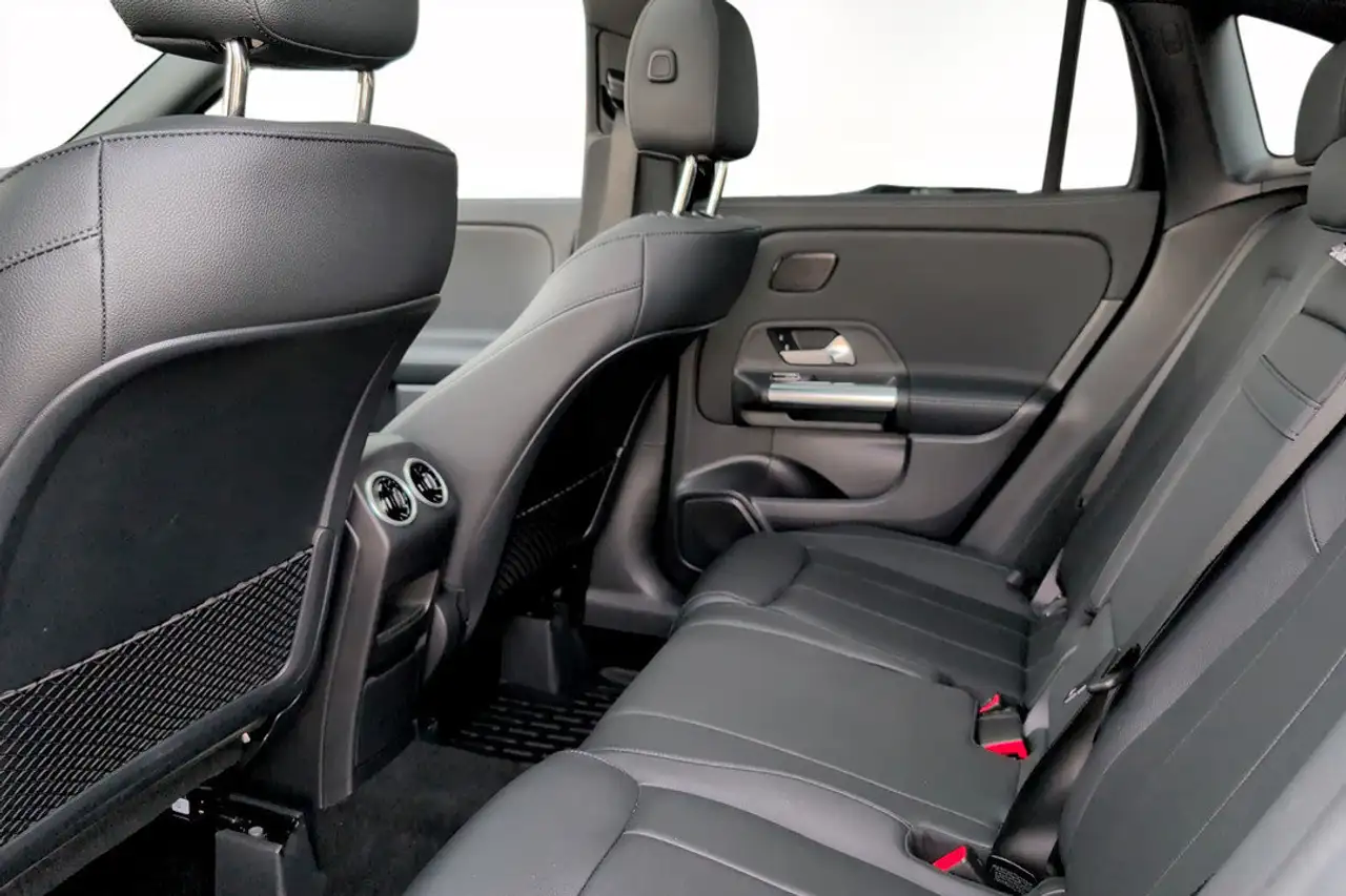 Mercedes-Benz GLA снимка Mercedes-Benz GLA