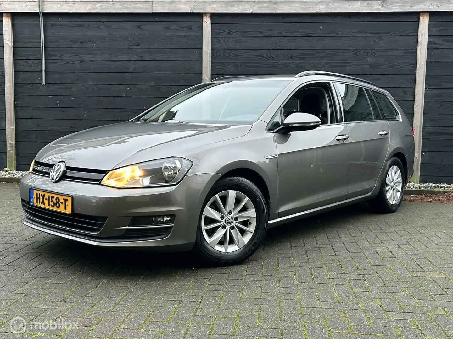 Volkswagen Golf Variant 1.0 TSI Trendline Airco / Trekhaak / LM / compleet Gris - 1
