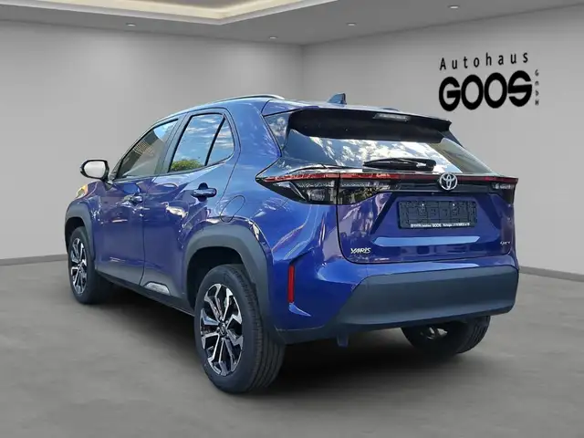 Toyota Yaris Cross view 3