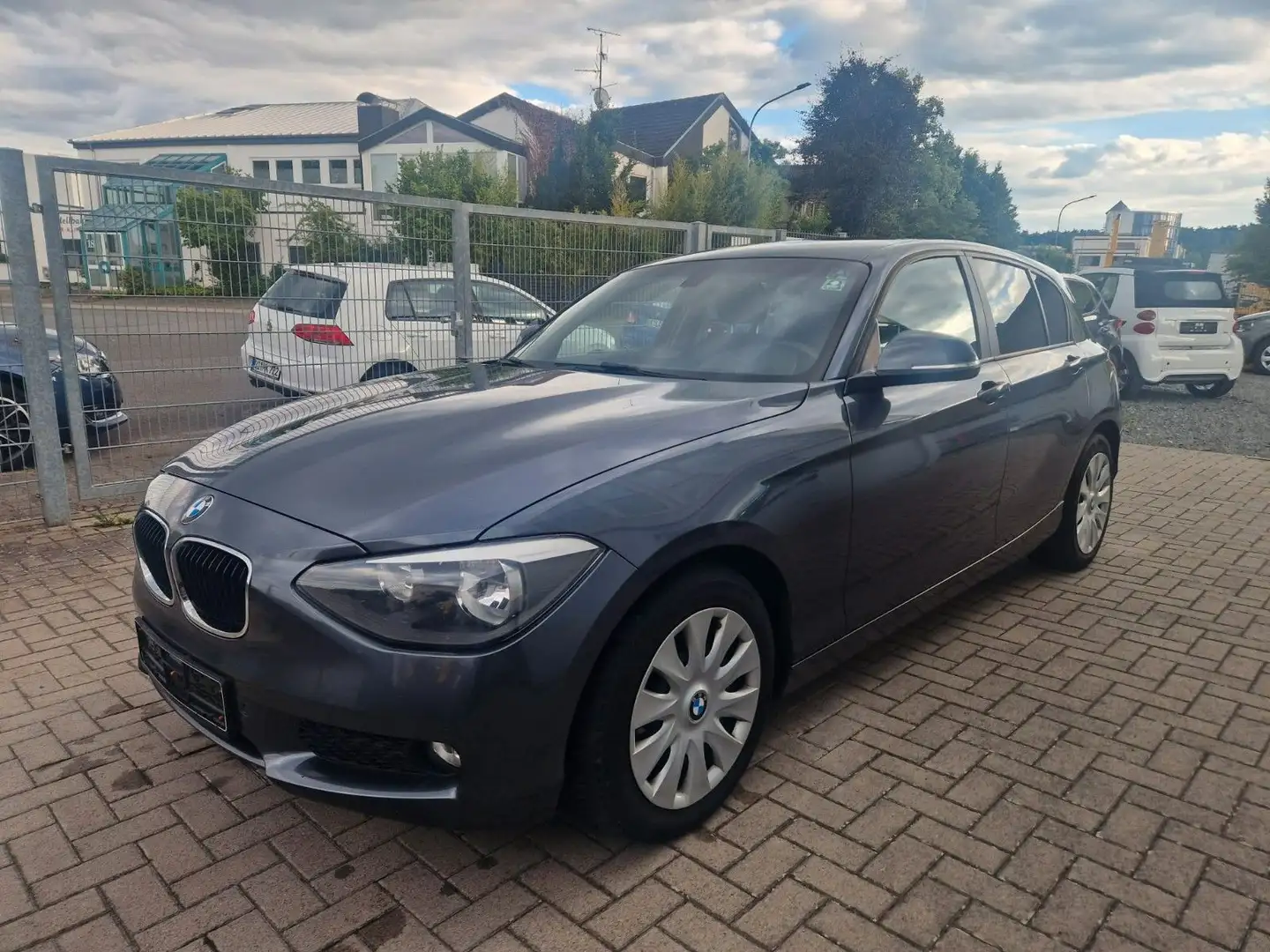 BMW 116 1 Lim. 5-trg. 116 d Efficient Dynamics Grau - 1