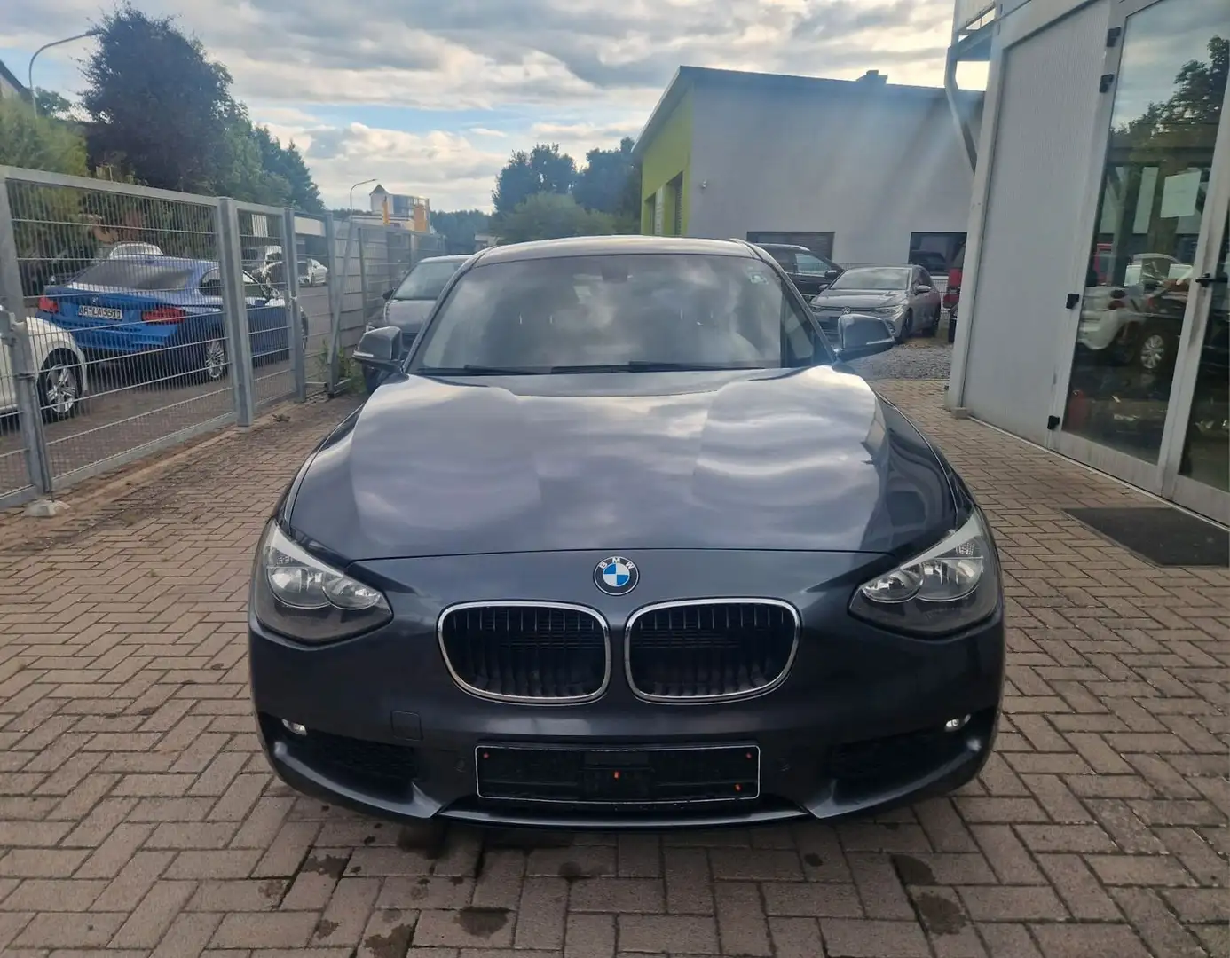 BMW 116 1 Lim. 5-trg. 116 d Efficient Dynamics Grau - 2