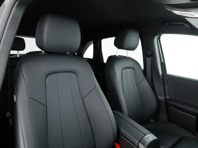 Mercedes-Benz B-Class view 12