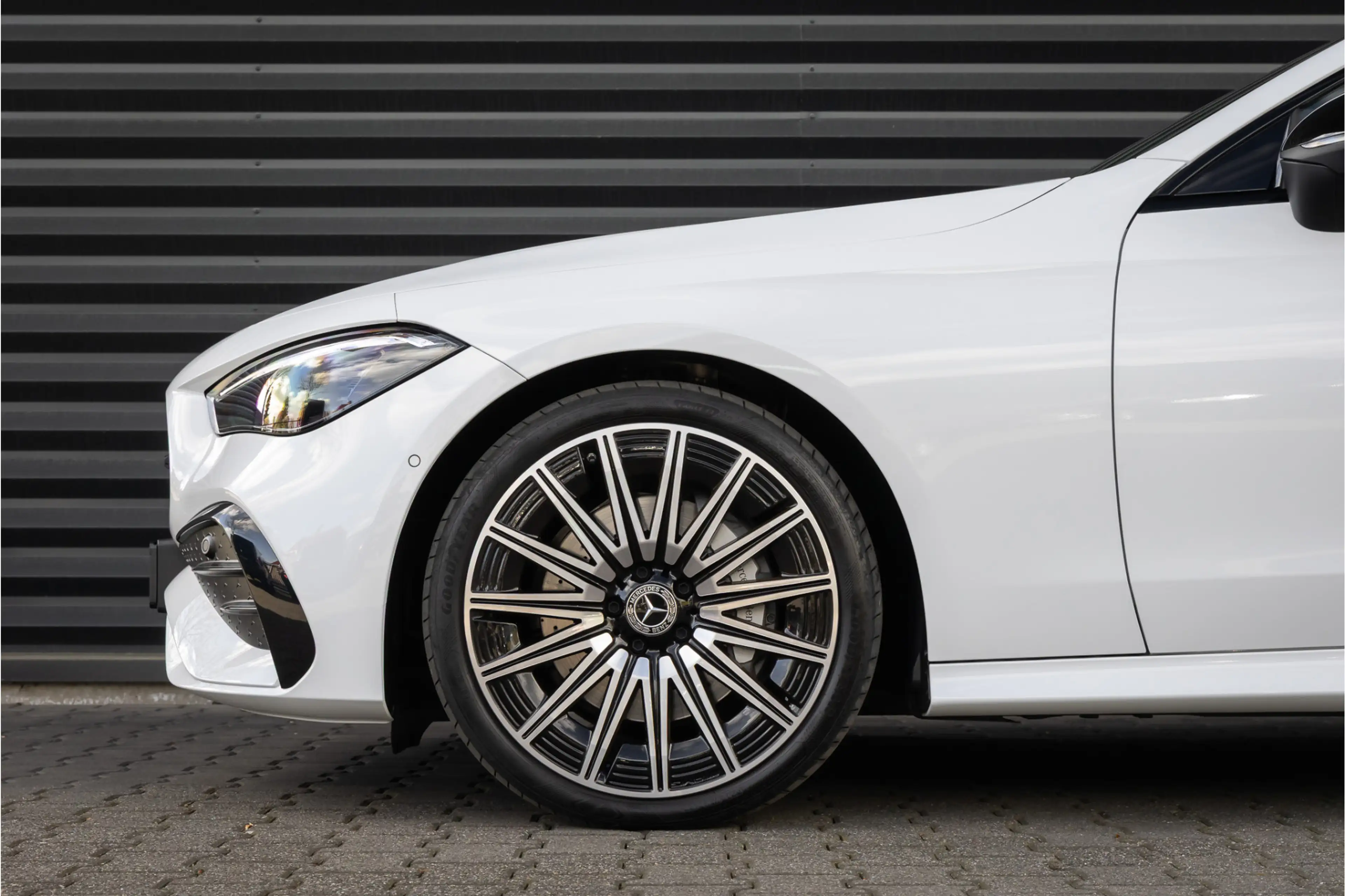 Mercedes-Benz CLE 200 Coupé AMG Line 20'' - Night - Burmester — photo 30