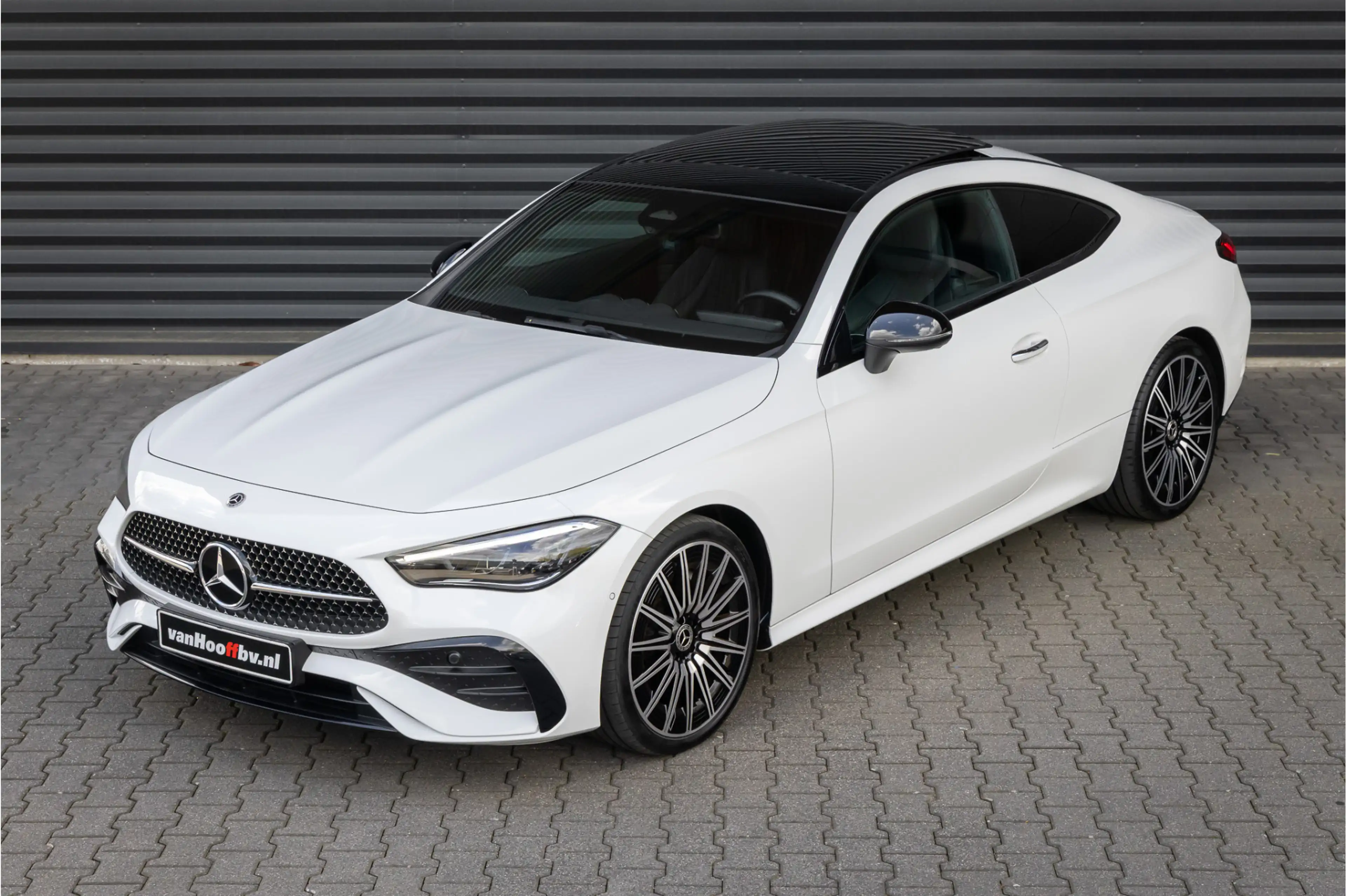 Mercedes-Benz CLE 200 Coupé AMG Line 20'' - Night - Burmester — photo 2
