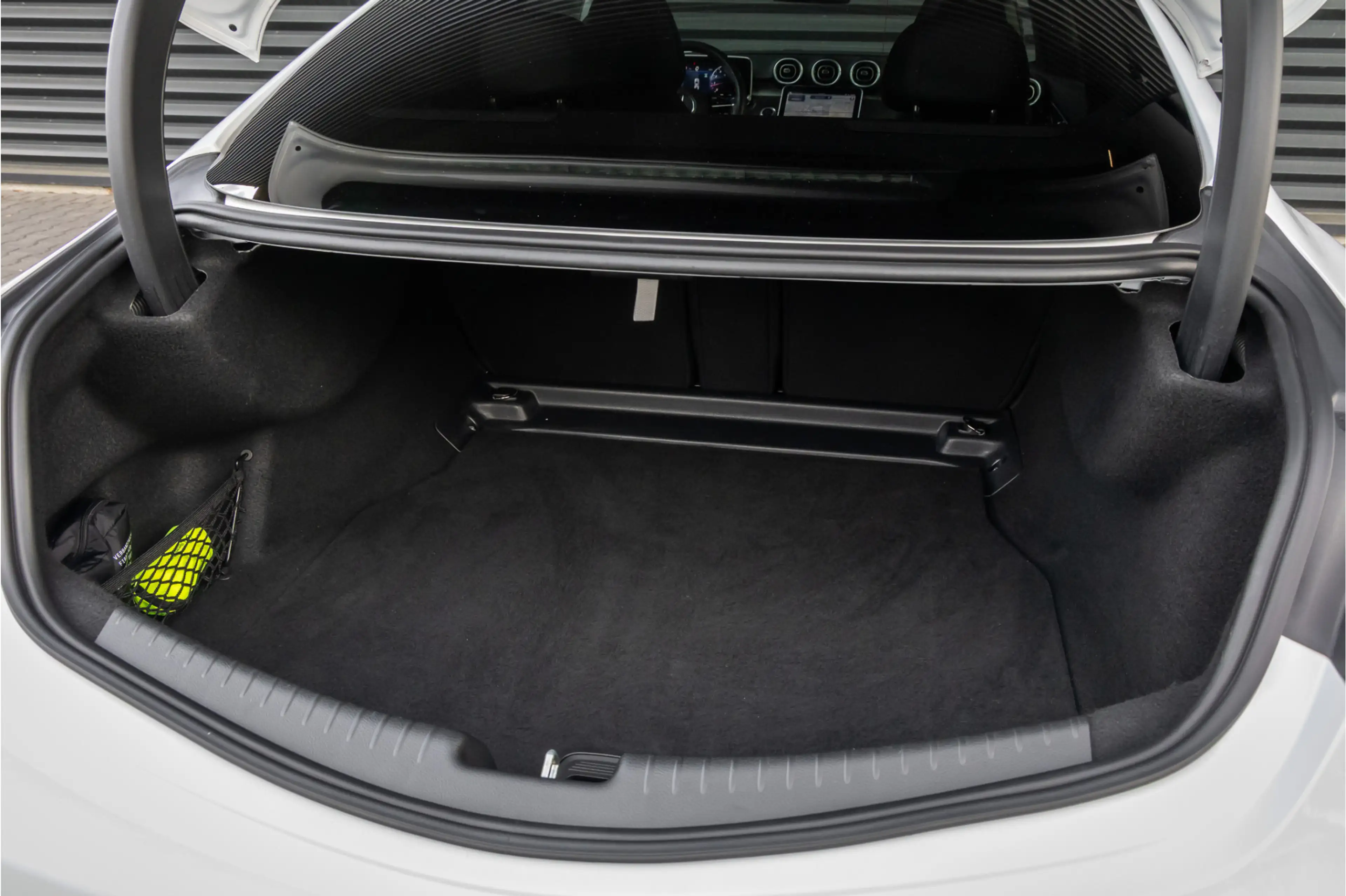 Mercedes-Benz CLE 200 Coupé AMG Line 20'' - Night - Burmester — photo 25