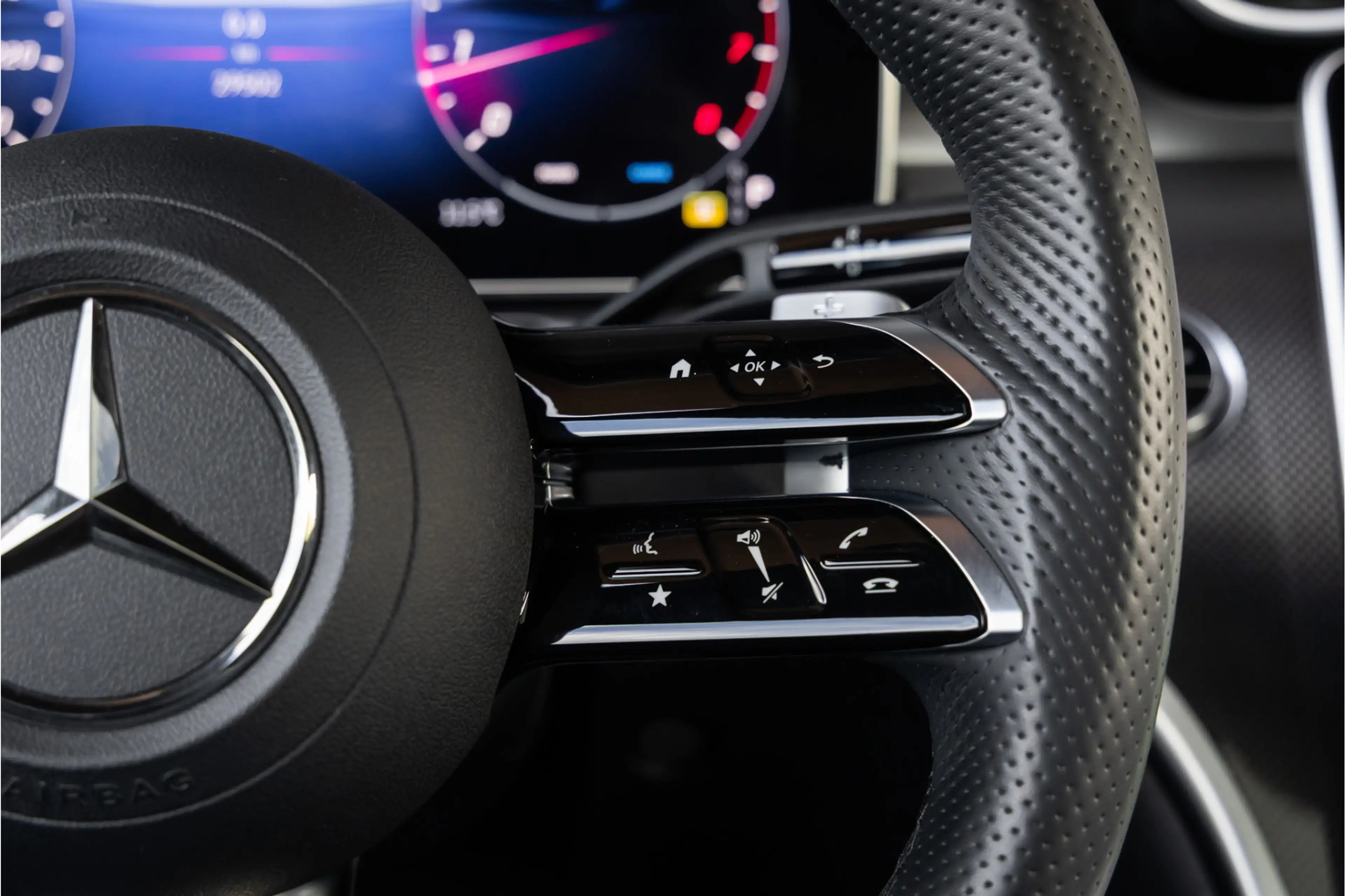 Mercedes-Benz CLE 200 Coupé AMG Line 20'' - Night - Burmester — photo 42