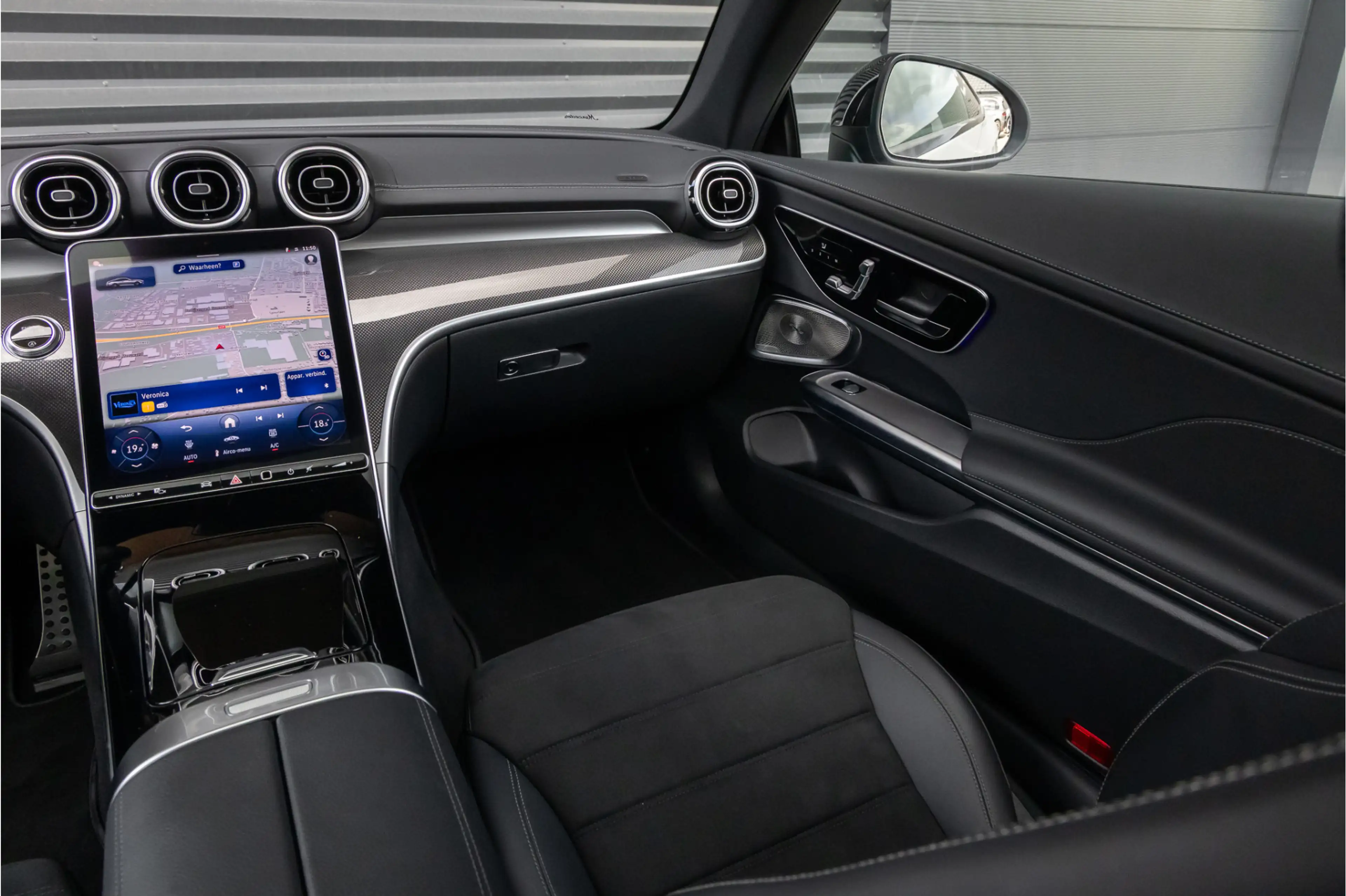 Mercedes-Benz CLE 200 Coupé AMG Line 20'' - Night - Burmester — photo 21
