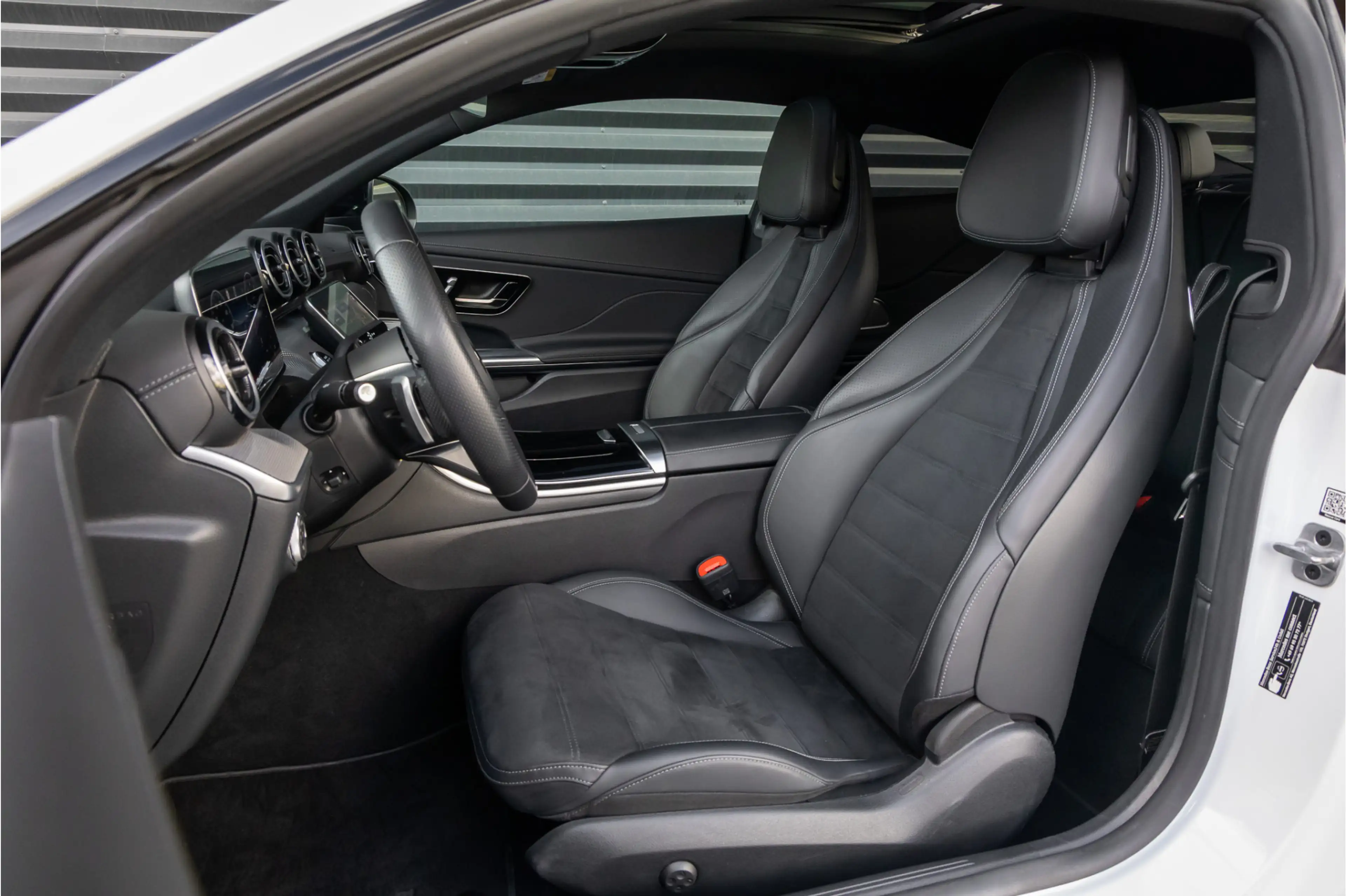 Mercedes-Benz CLE 200 Coupé AMG Line 20'' - Night - Burmester — photo 7