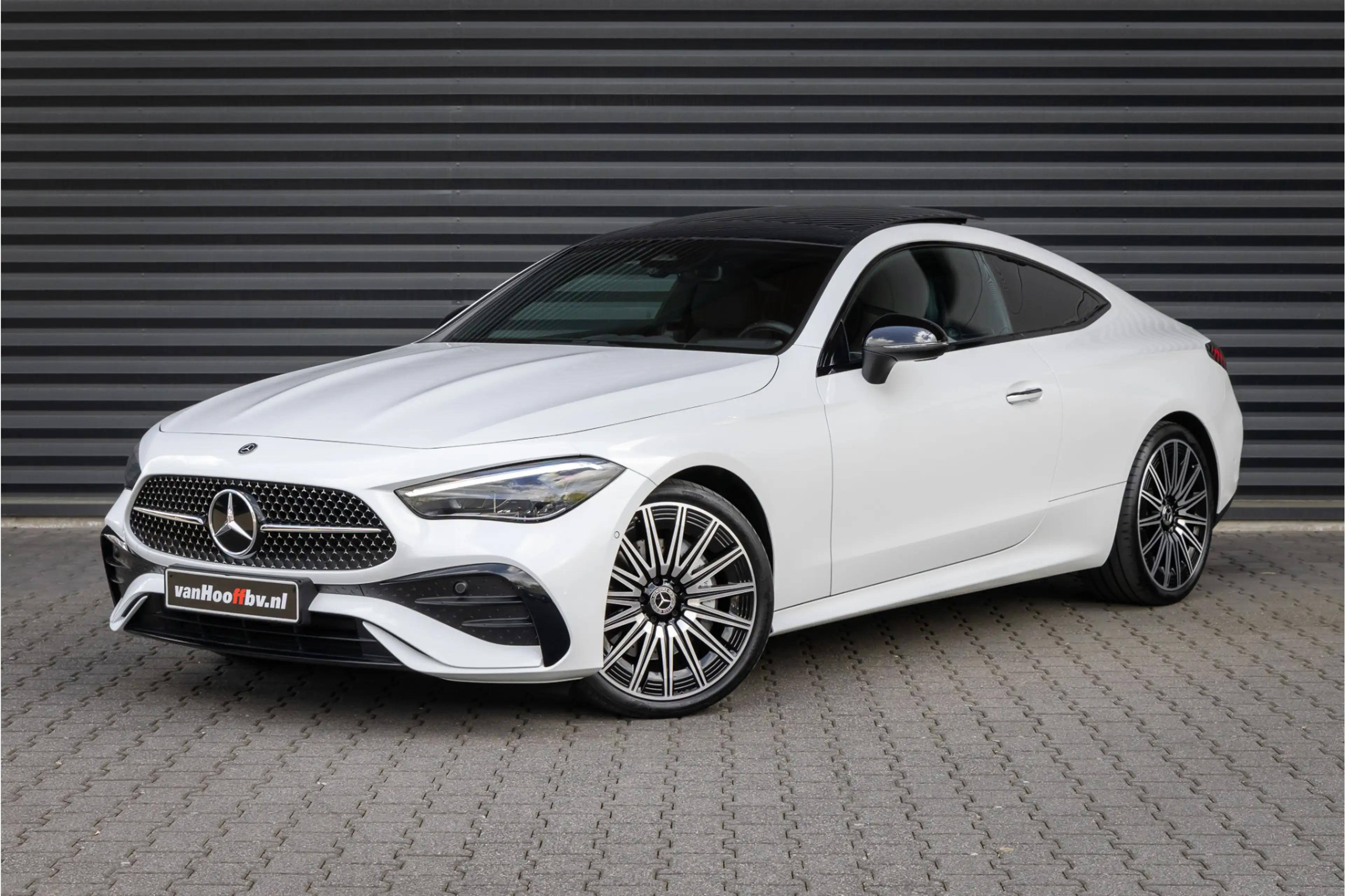 Mercedes-Benz CLE 200 Coupé AMG Line 20'' - Night - Burmester — photo 26