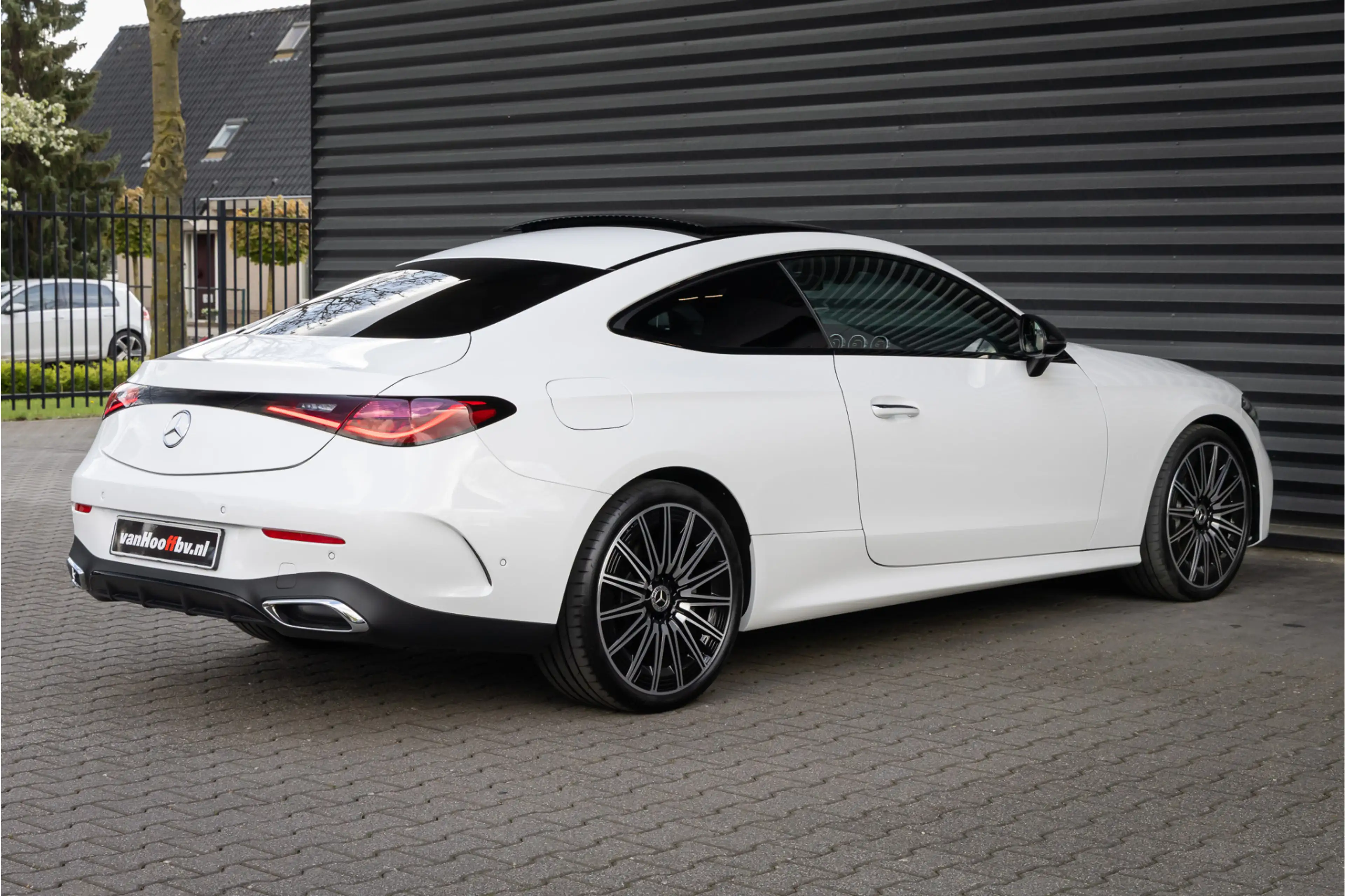 Mercedes-Benz CLE 200 Coupé AMG Line 20'' - Night - Burmester — photo 23