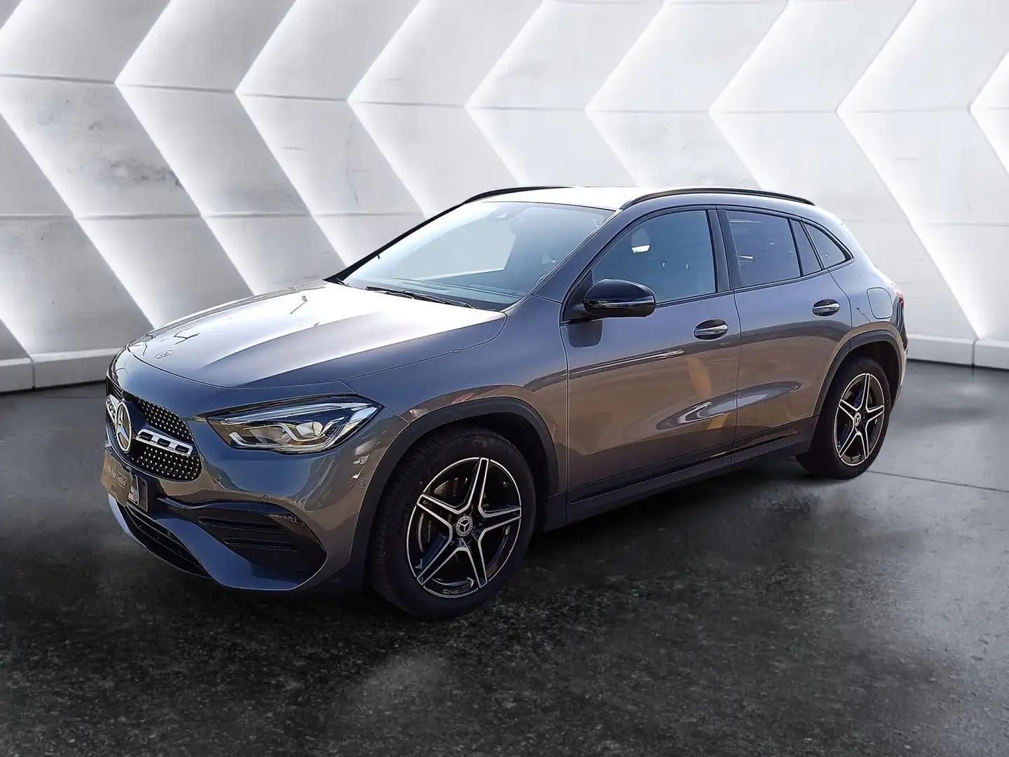 Mercedes-Benz GLA 180 180 d Premium auto Gris - 1