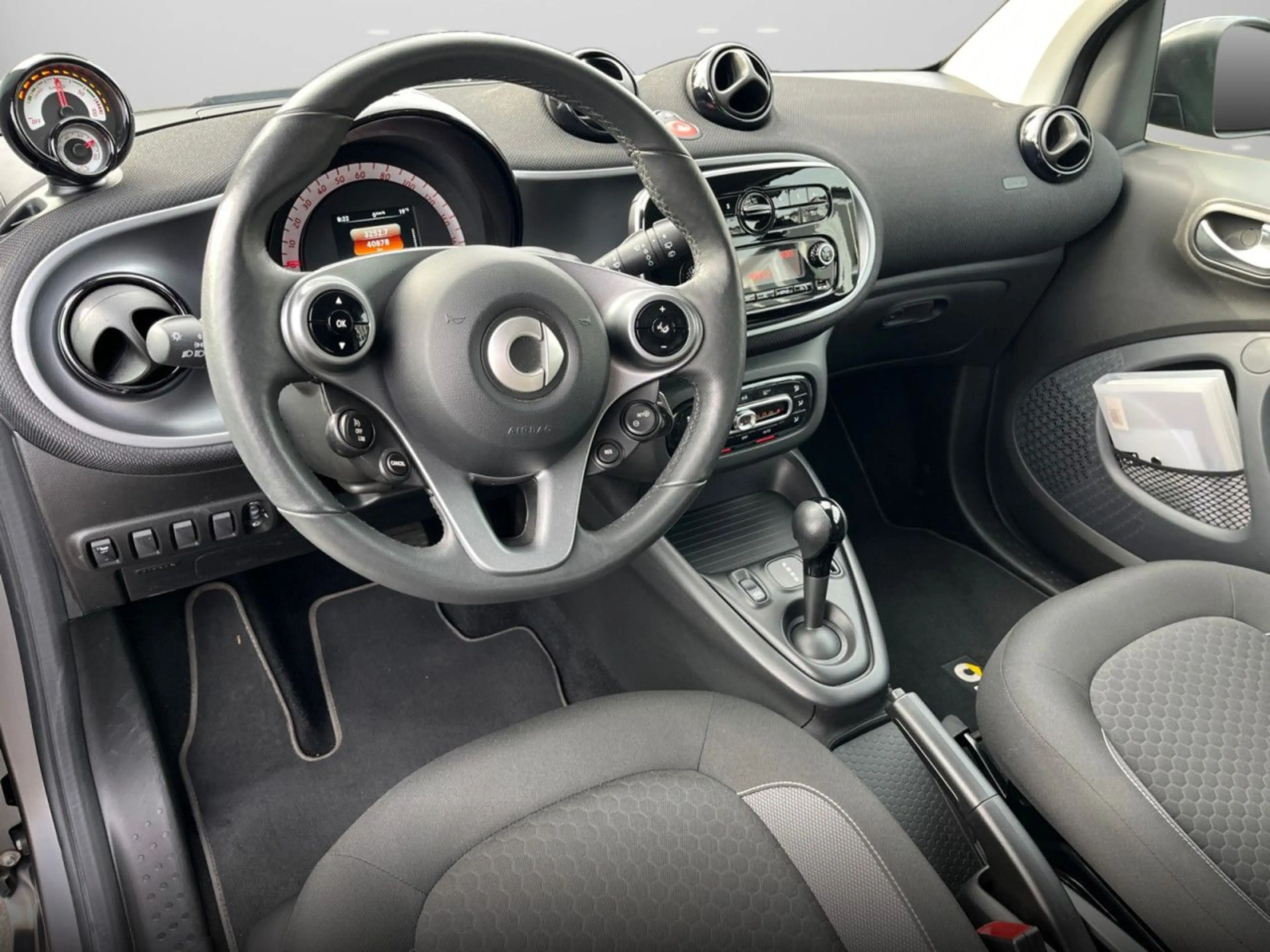 smart forTwo coupé 60kWed passion cool&Audio SHZ Tempom — photo 13