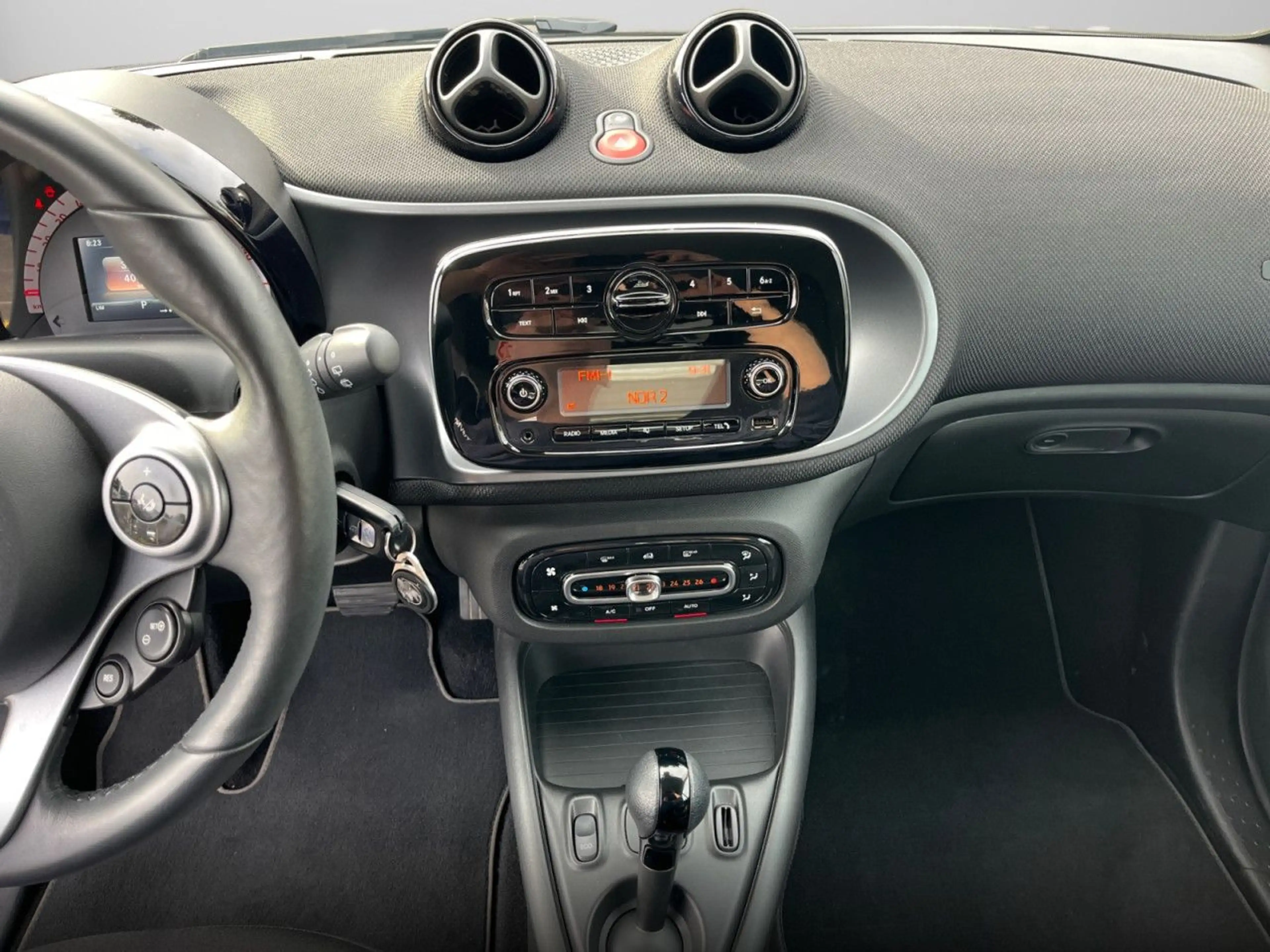 smart forTwo coupé 60kWed passion cool&Audio SHZ Tempom — photo 15