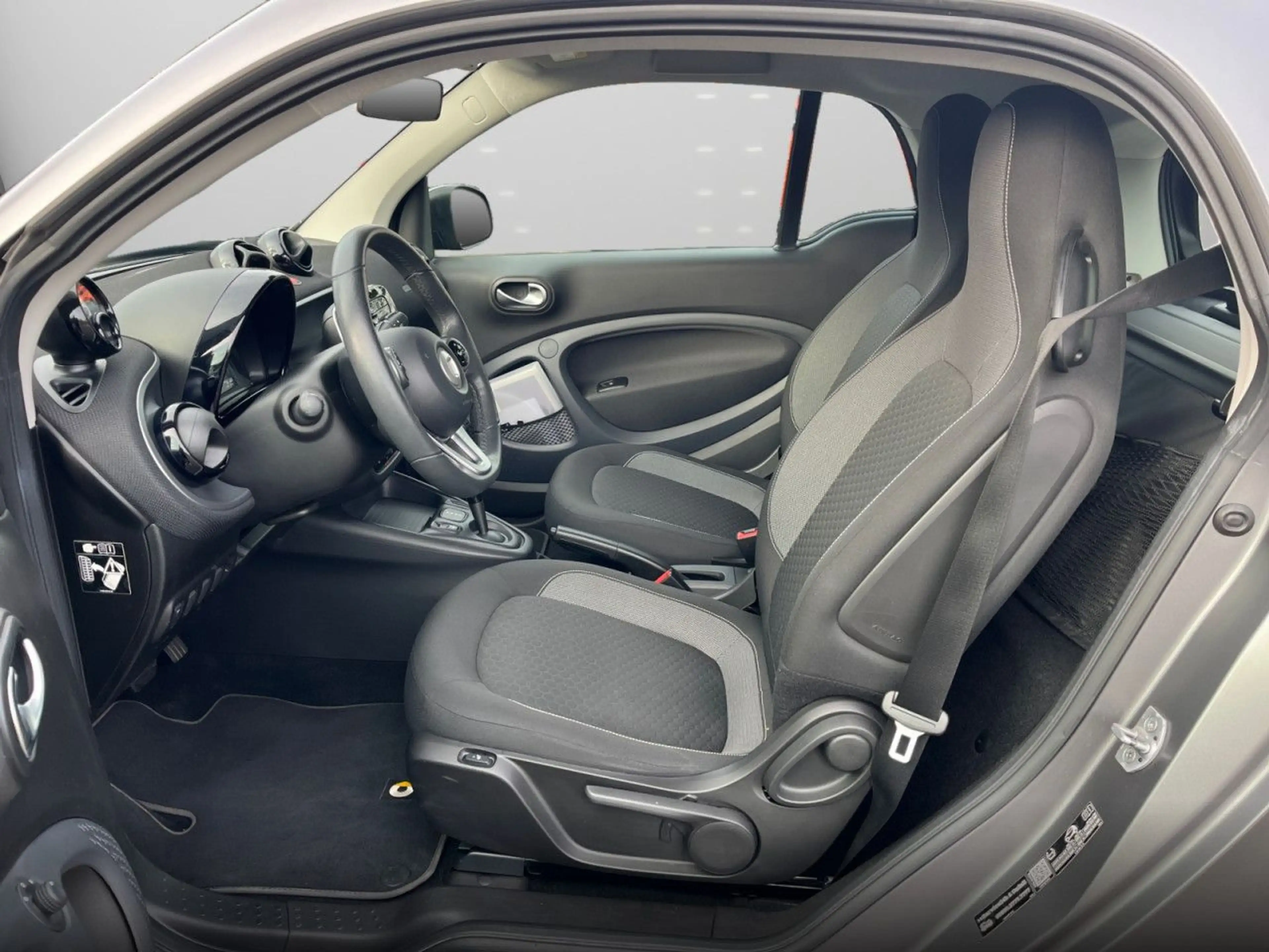 smart forTwo coupé 60kWed passion cool&Audio SHZ Tempom — photo 11