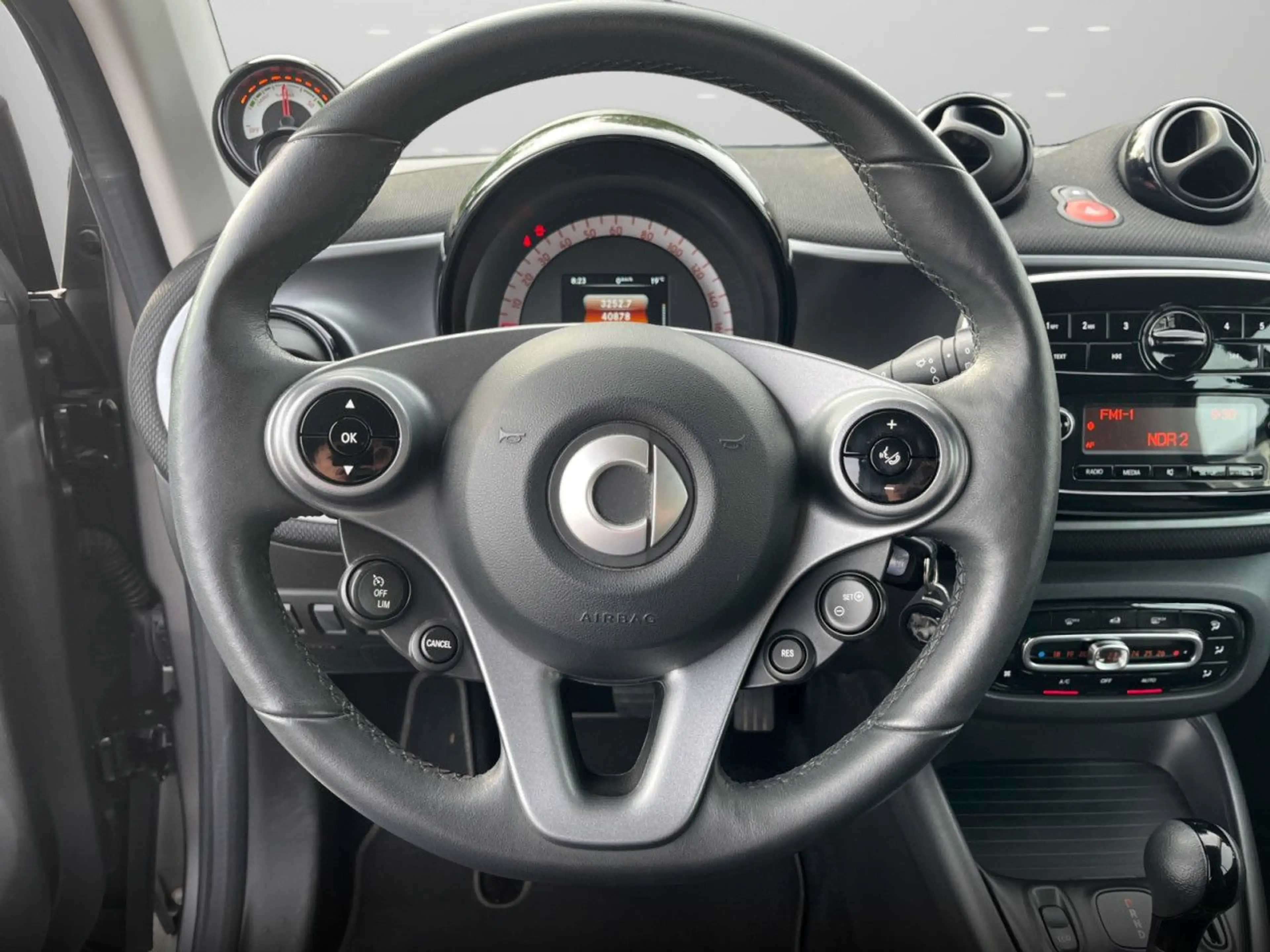 smart forTwo coupé 60kWed passion cool&Audio SHZ Tempom — photo 14