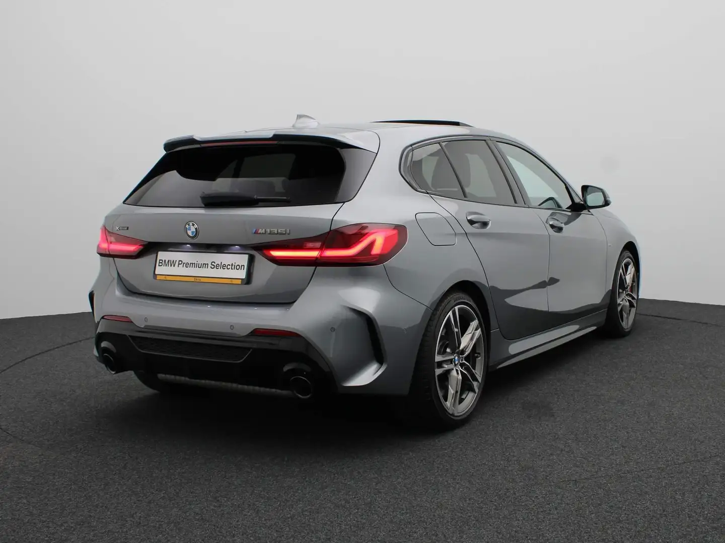 BMW 135 1 Serie 5-deurs M135i xDrive M Sportpakket Pro | I Gris - 2