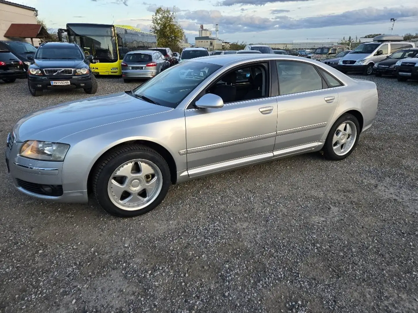 Audi A8 3,0 TDi Silber - 1
