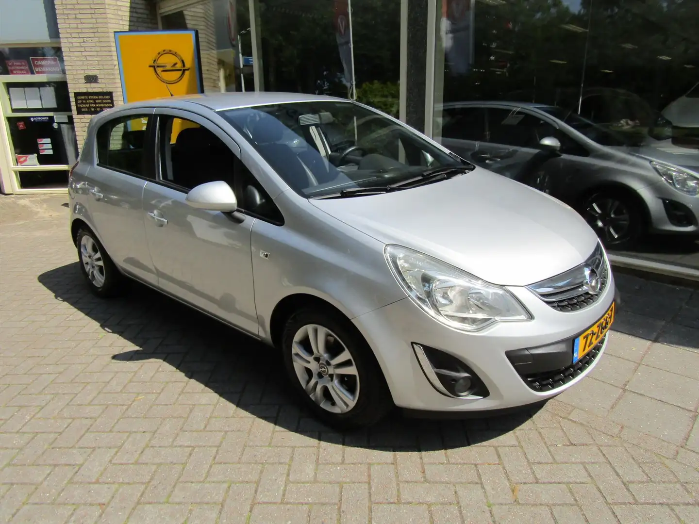 Opel Corsa 1.4 100pk Anniversary Edit. Cruise Bluetooth Trek. Grijs - 1