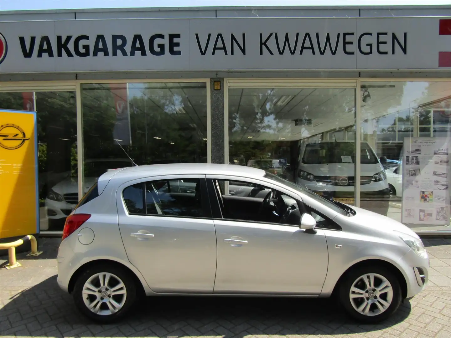 Opel Corsa 1.4 100pk Anniversary Edit. Cruise Bluetooth Trek. Grijs - 2
