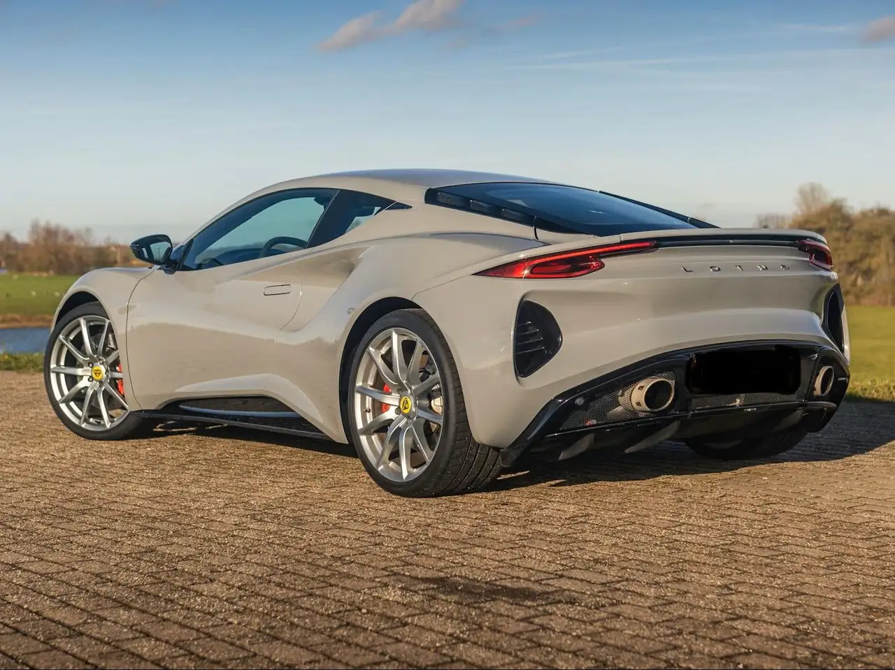 Lotus Emira 2021