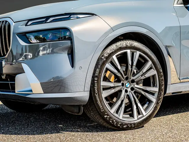 BMW X7 view 27