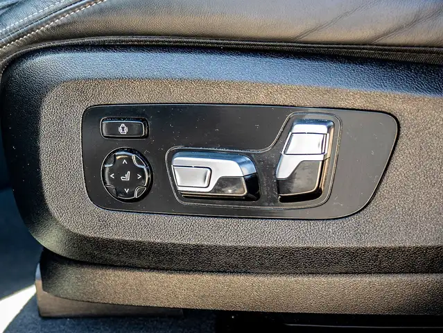 BMW X7 view 16