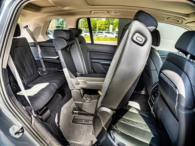 BMW X7 view 23