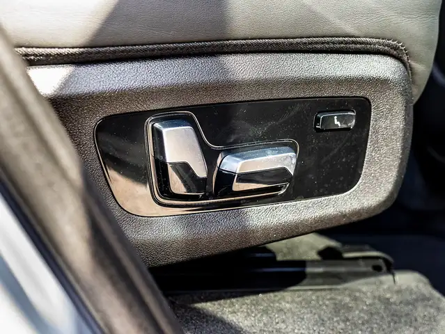 BMW X7 view 21