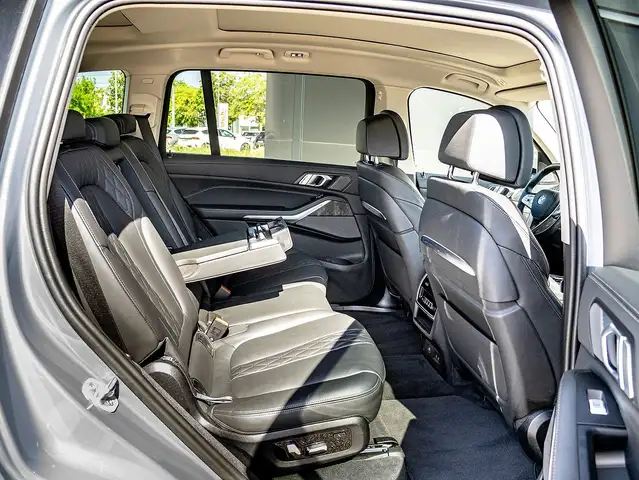 BMW X7 view 20