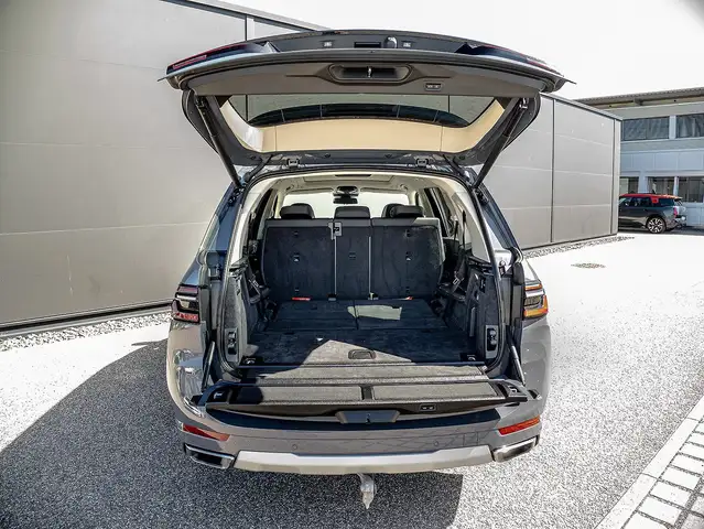 BMW X7 view 26
