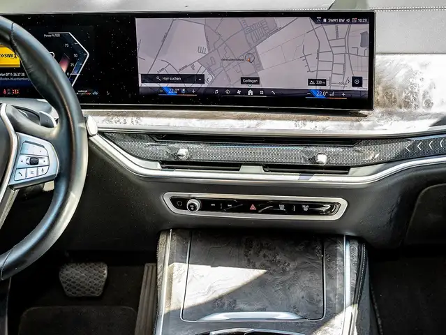 BMW X7 view 7
