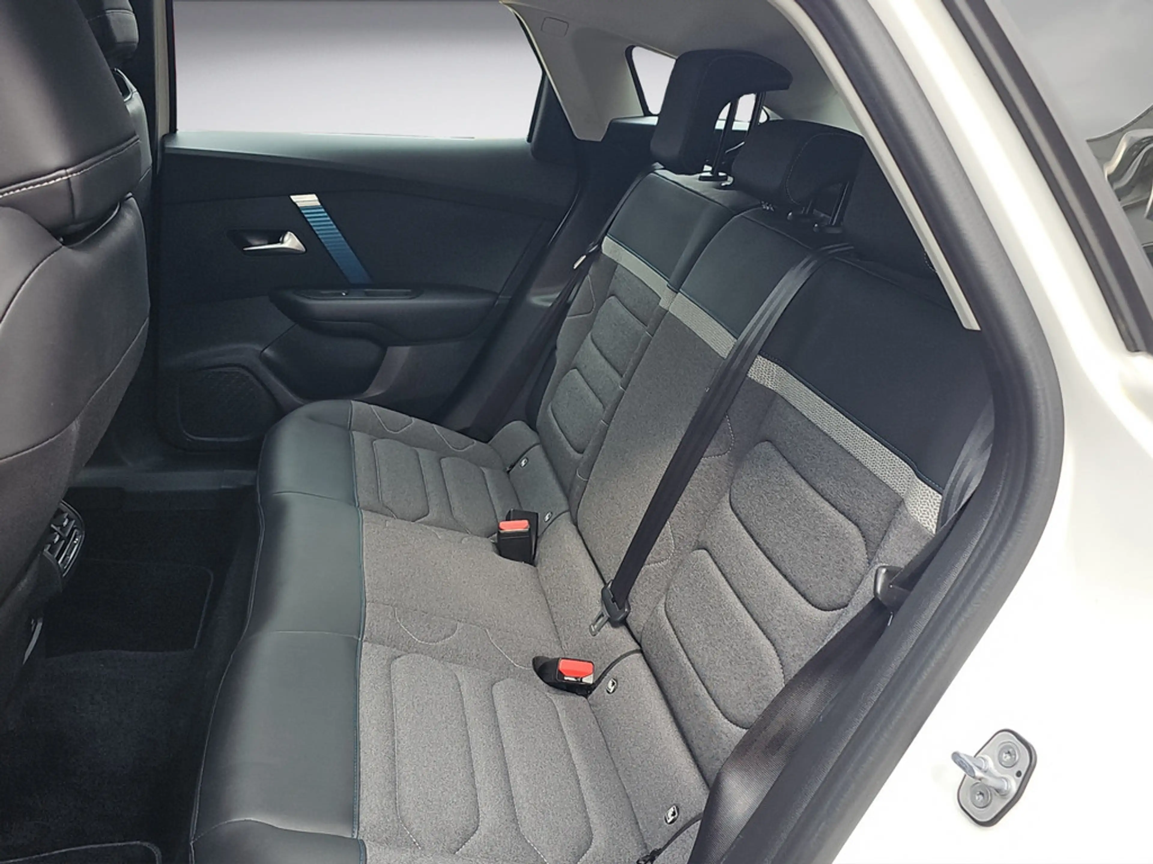 Citroen E-C4 Electric — photo 11