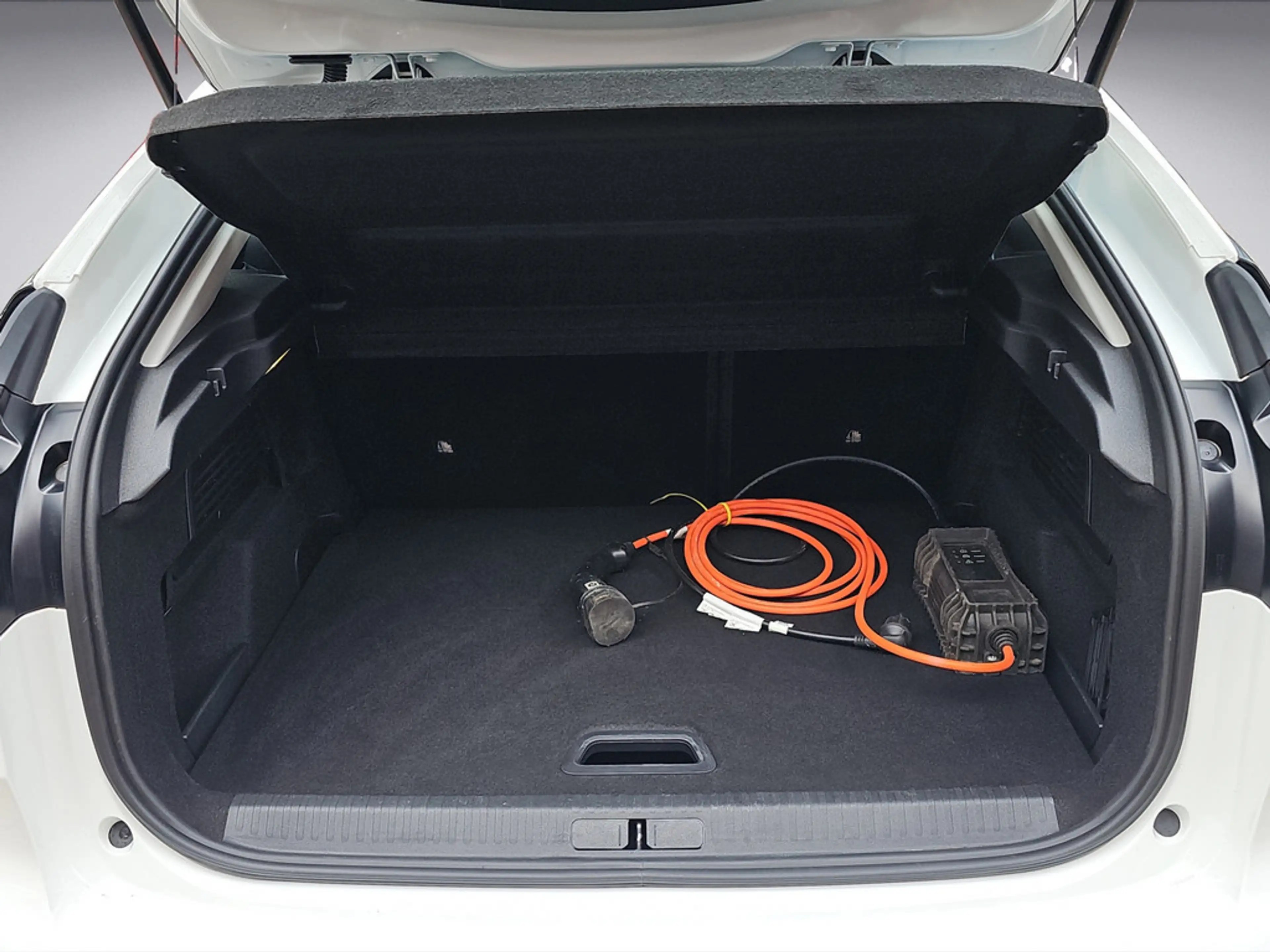 Citroen E-C4 Electric — photo 15
