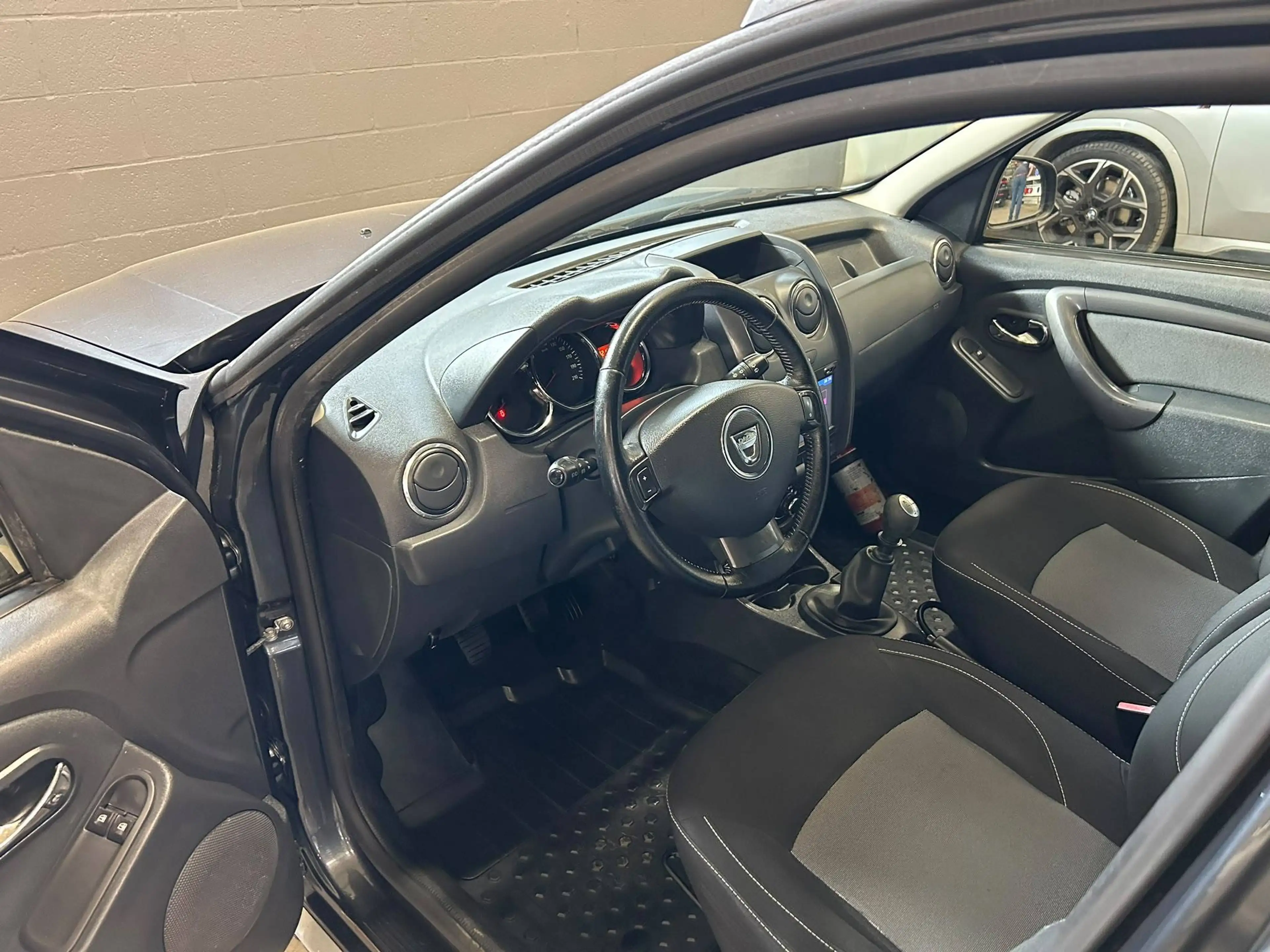 Dacia Duster 1.5 dCi 4x4 Prestige GPS Clim — photo 10