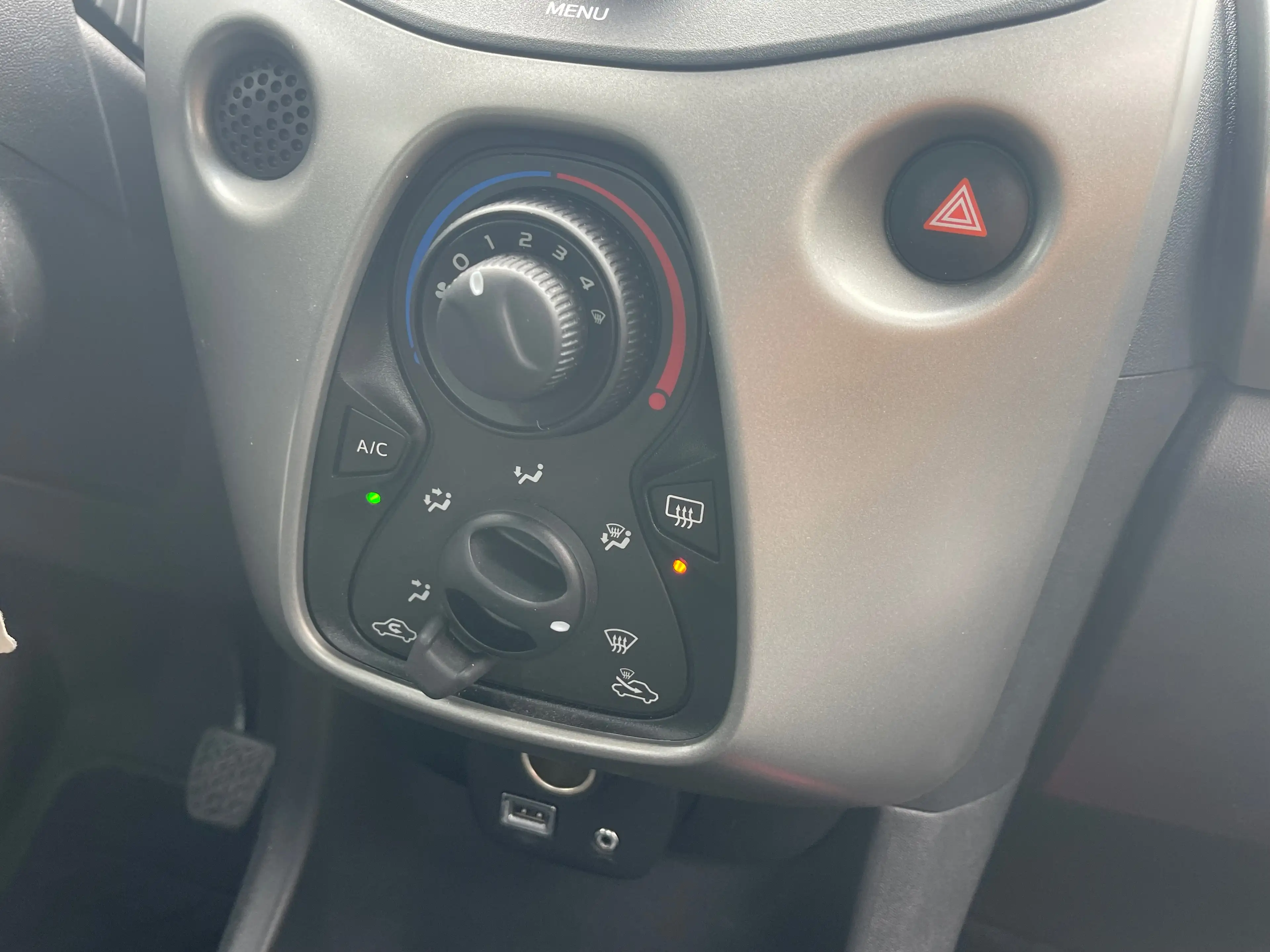 Peugeot 108 108 1.0 VTi Allure ETG — photo 14