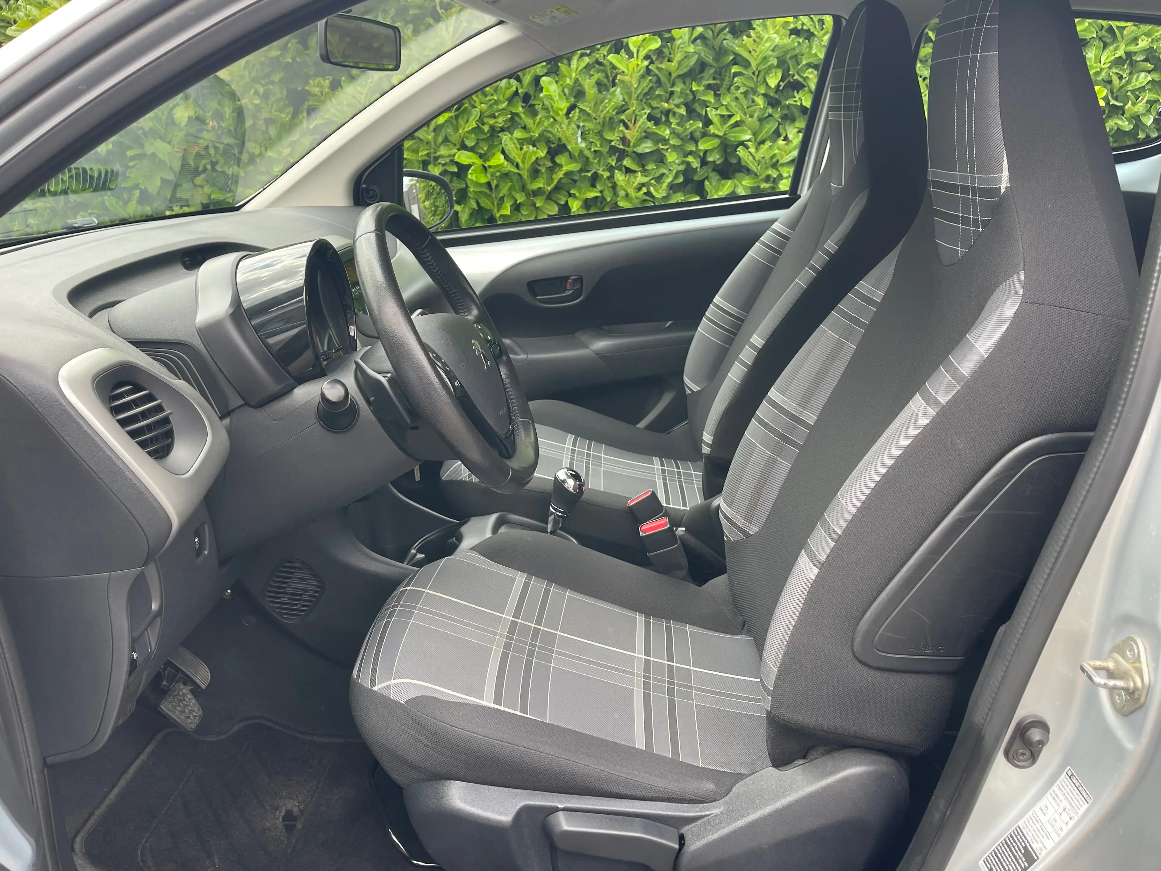 Peugeot 108 108 1.0 VTi Allure ETG — photo 9