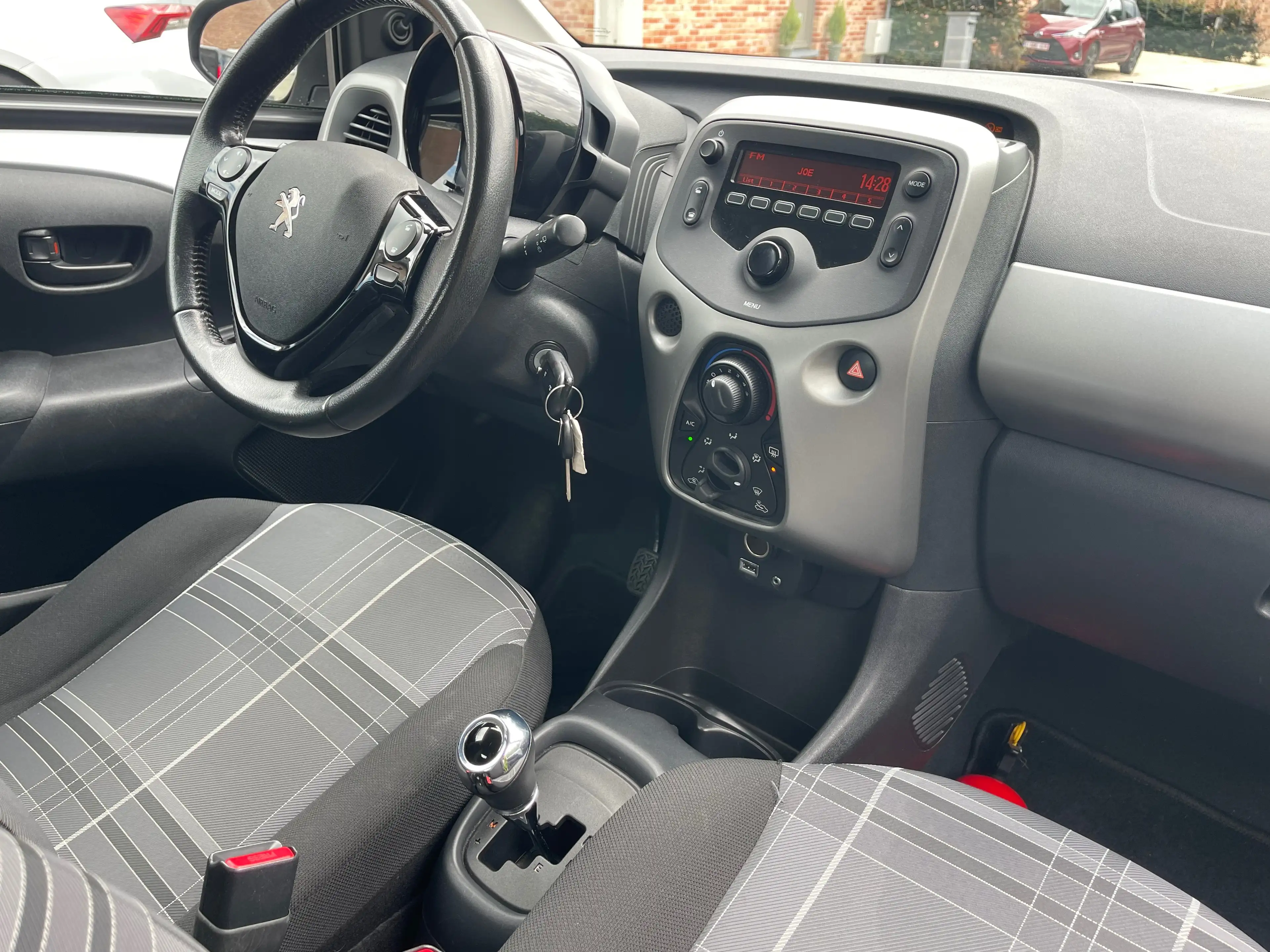 Peugeot 108 108 1.0 VTi Allure ETG — photo 12