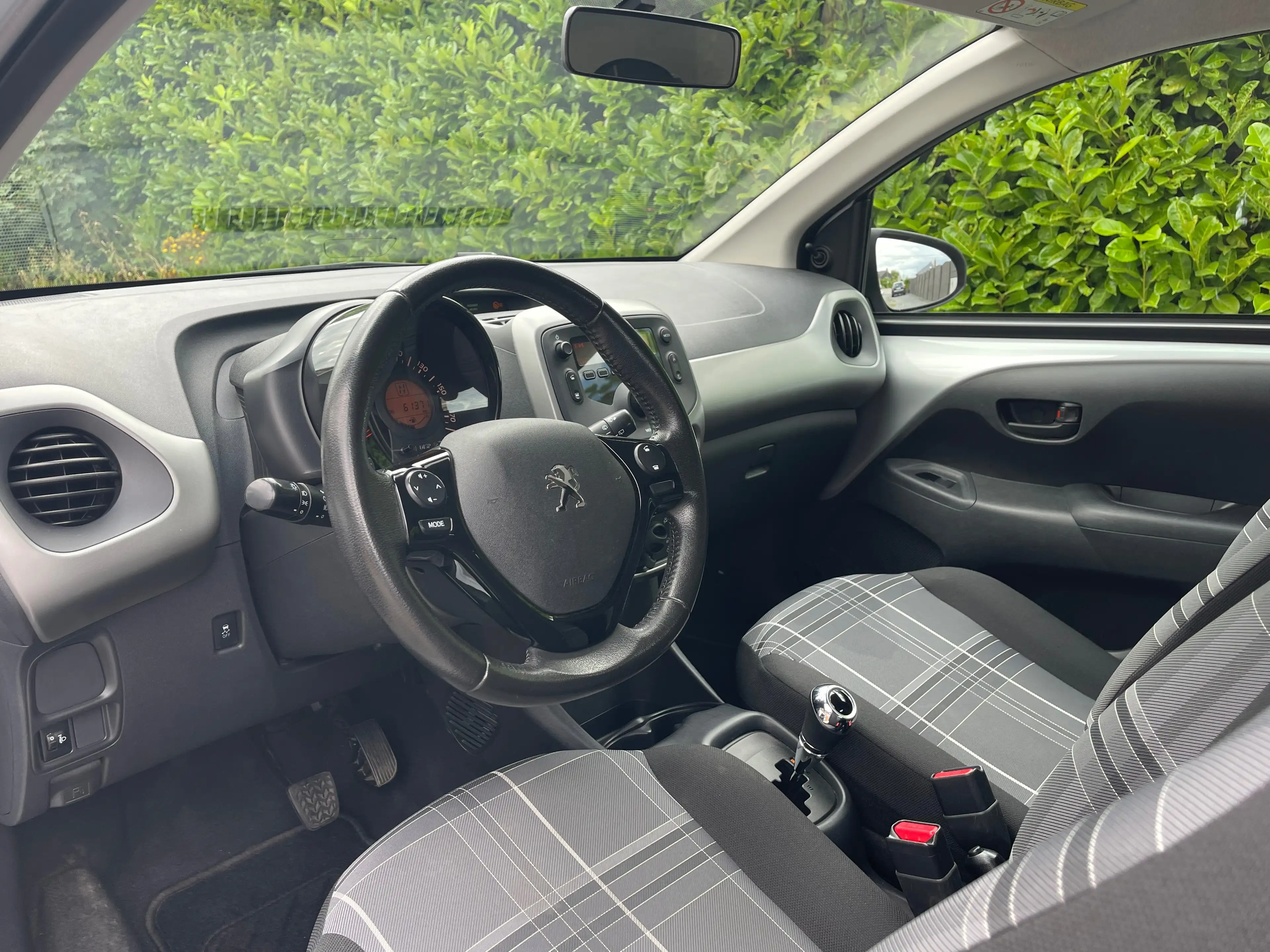 Peugeot 108 108 1.0 VTi Allure ETG — photo 10