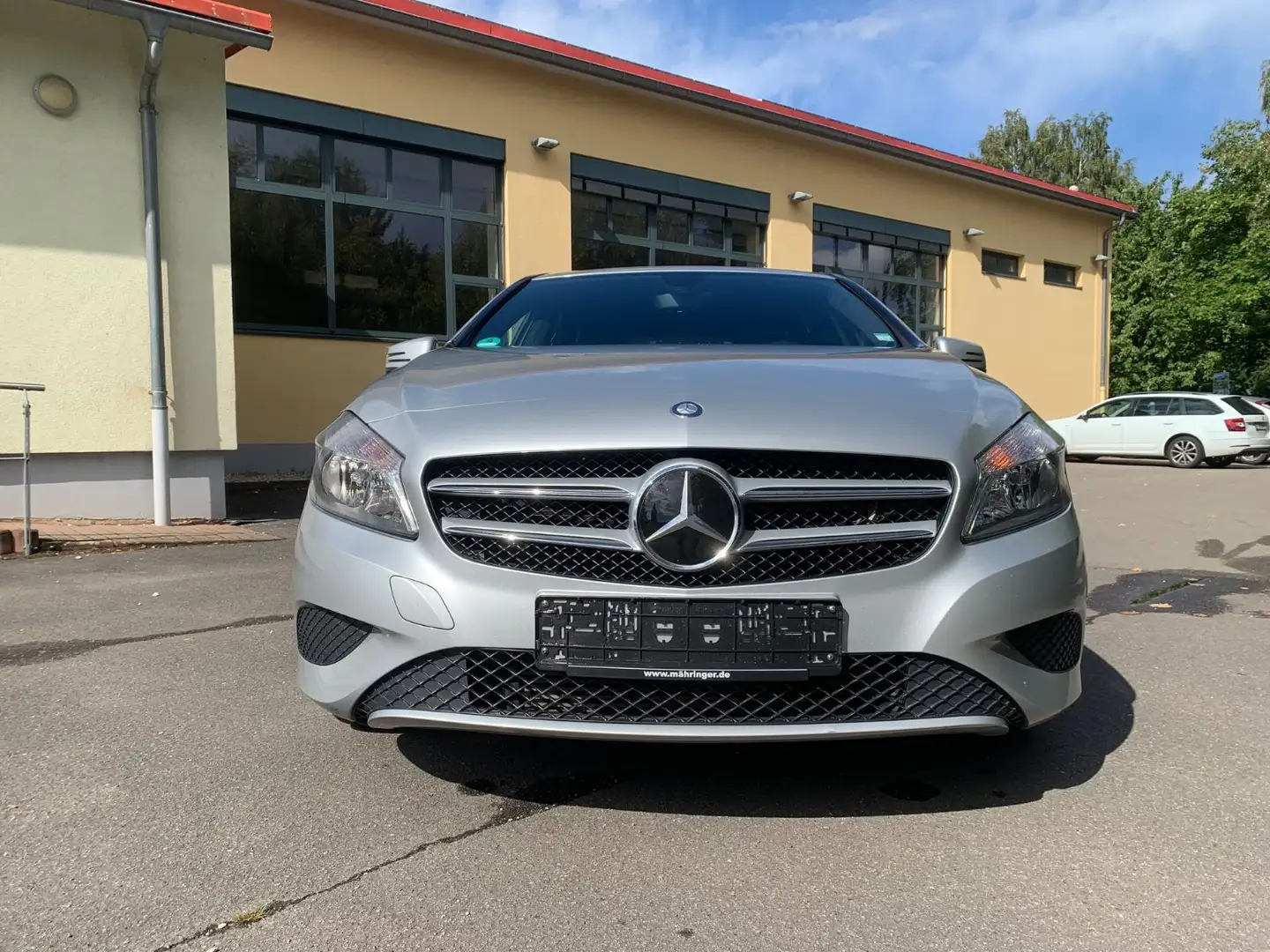 Mercedes-Benz A 180 BlueEfficiency **Urban**Klima**Navi**LM** Silber - 2
