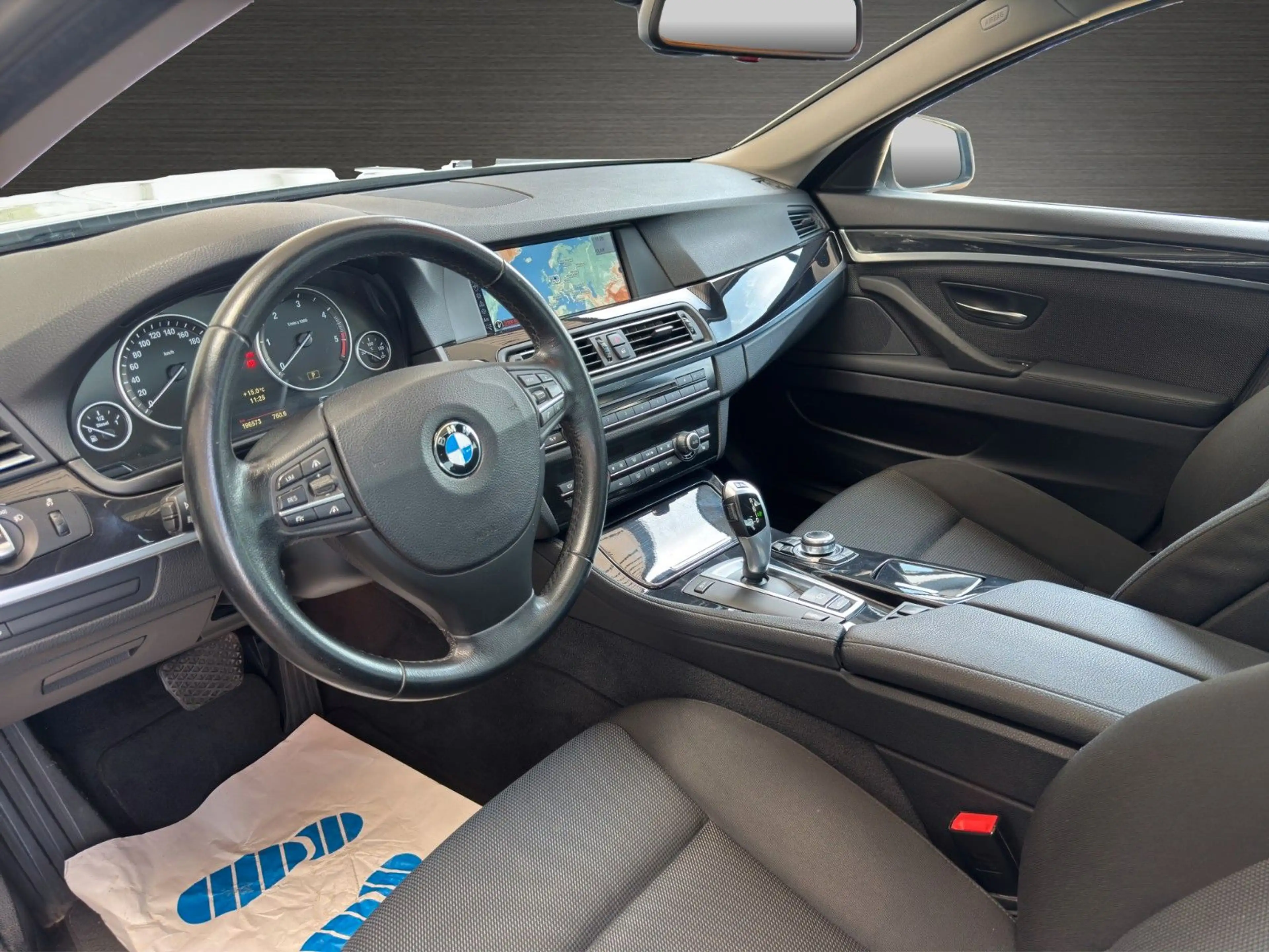 BMW 525 d Lim Automatik PDC SHZ Navi Tempo Schieb. — photo 10