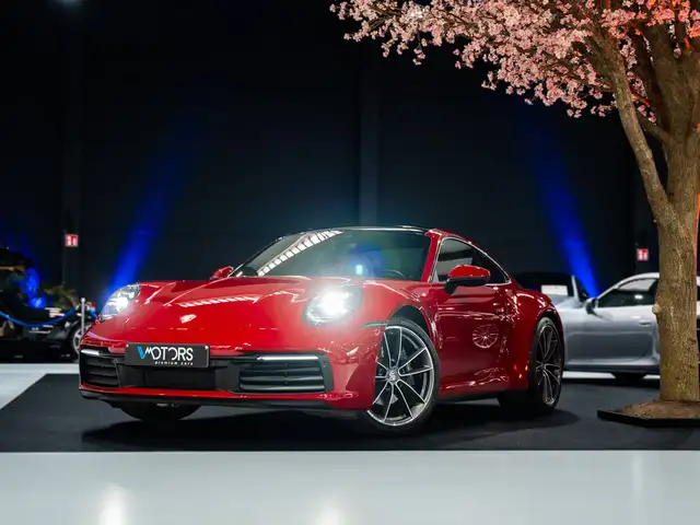 Porsche 911 view 3
