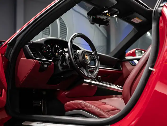 Porsche 911 view 8