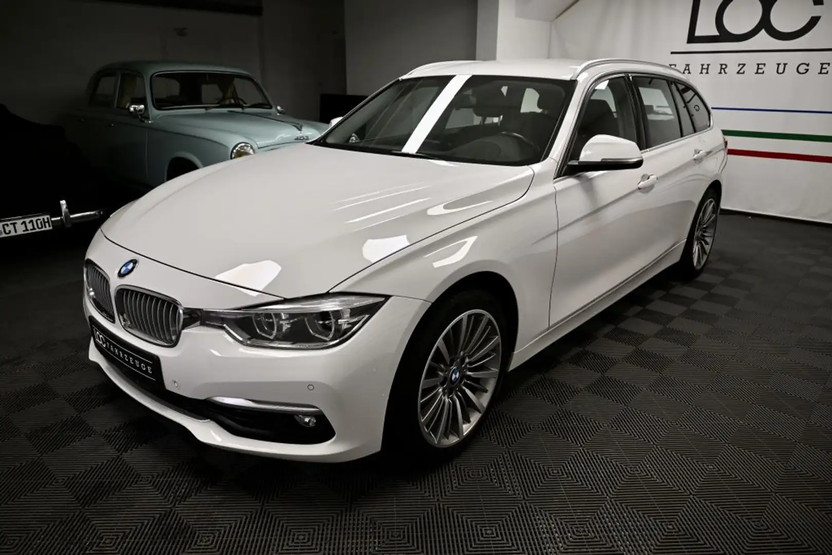 BMW 330 330d Touring xDrive Aut. Luxury Line Bianco - 2